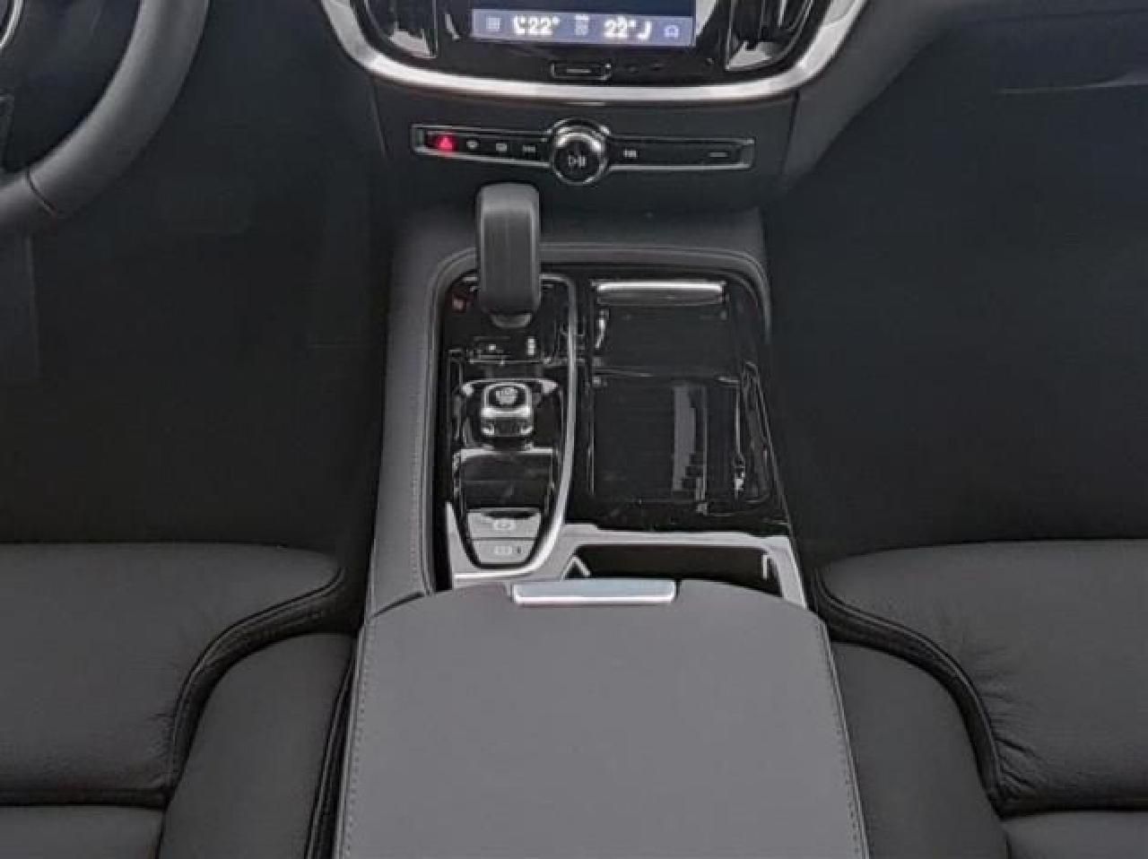 Fahrzeugabbildung Volvo V60 Kombi Plus Bright Recharge Plug-In Hybrid AW