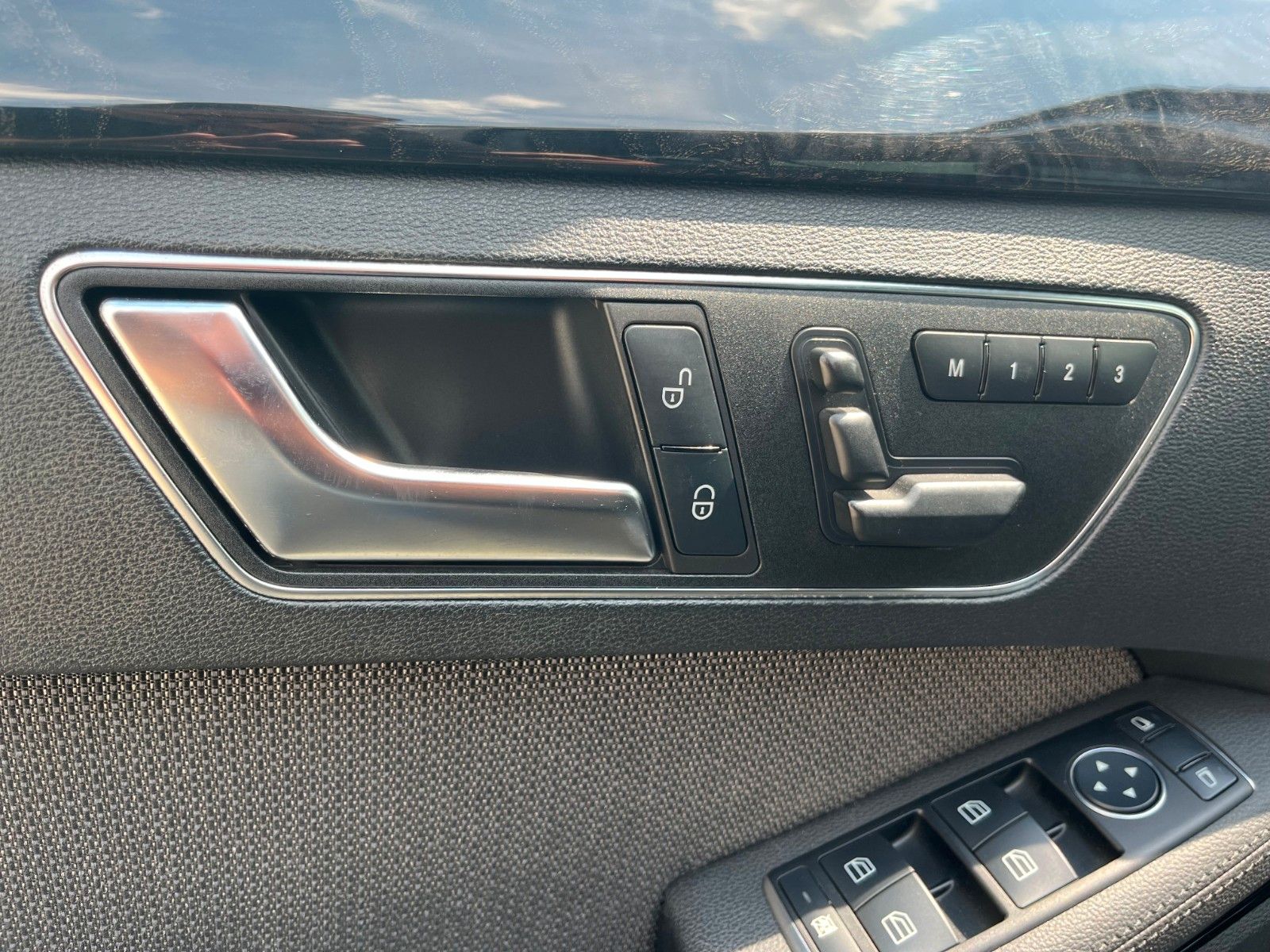 Fahrzeugabbildung Mercedes-Benz E 300 CDI Aut. AVANTGARDE Navi Xenon Leder AHK