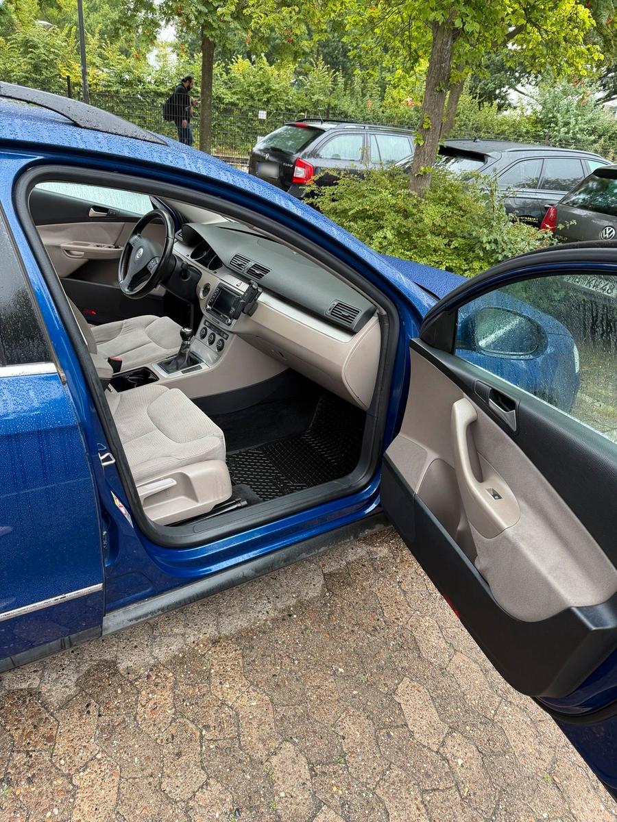 Volkswagen Passat 2008 — rear view