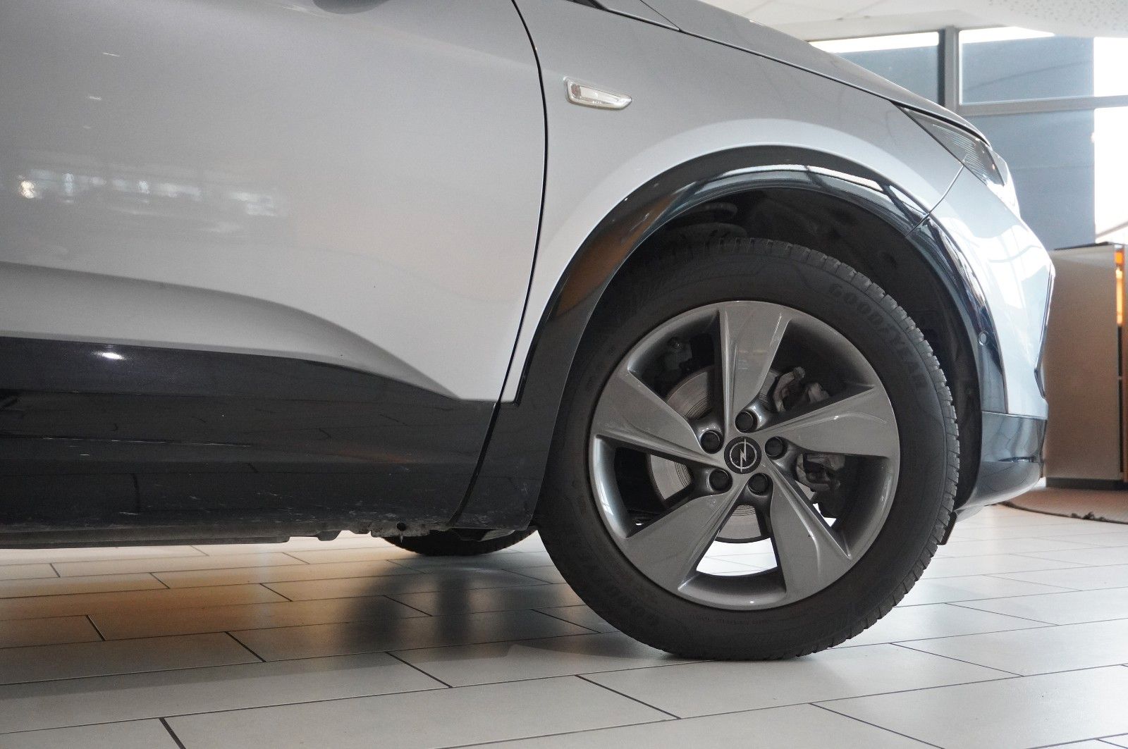 Fahrzeugabbildung Opel Grandland (X) 1.2T GS SPORT NAVI/LED/VIRTU./DAB+