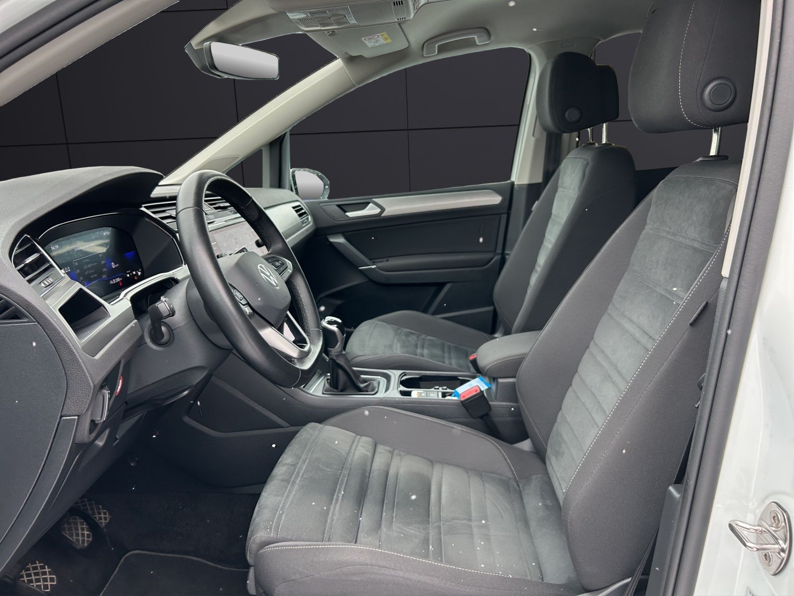 Fahrzeugabbildung Volkswagen Touran Comfortline TDI LED ACC STH SH Massage Cl