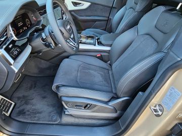 Audi Q8 - 12