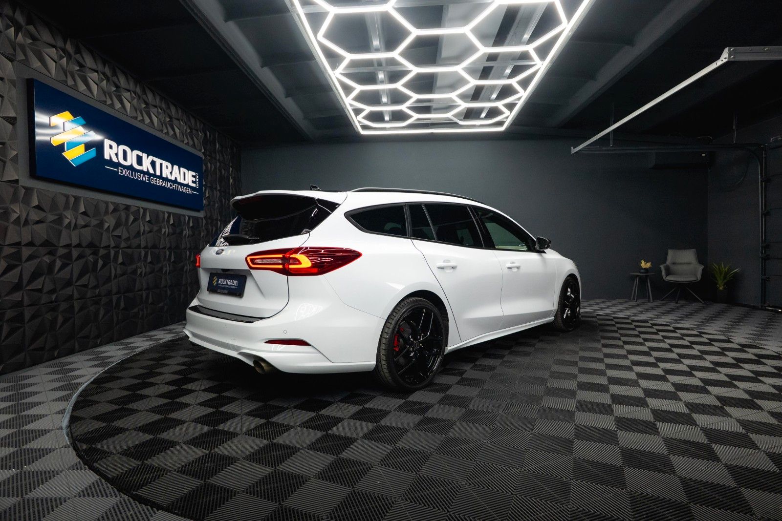 Fahrzeugabbildung Ford Focus Turnier ST X Performance *Head Up*LED*DAB*