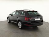 Skoda Superb Combi 2.0 TDI Premium LED Navi Pano AHK - Skoda Superb: Kombi