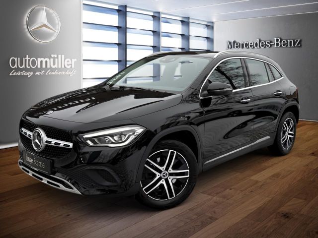 Mercedes-Benz GLA 250 4M Progressive LED+Keyless+Ambi+Kamera