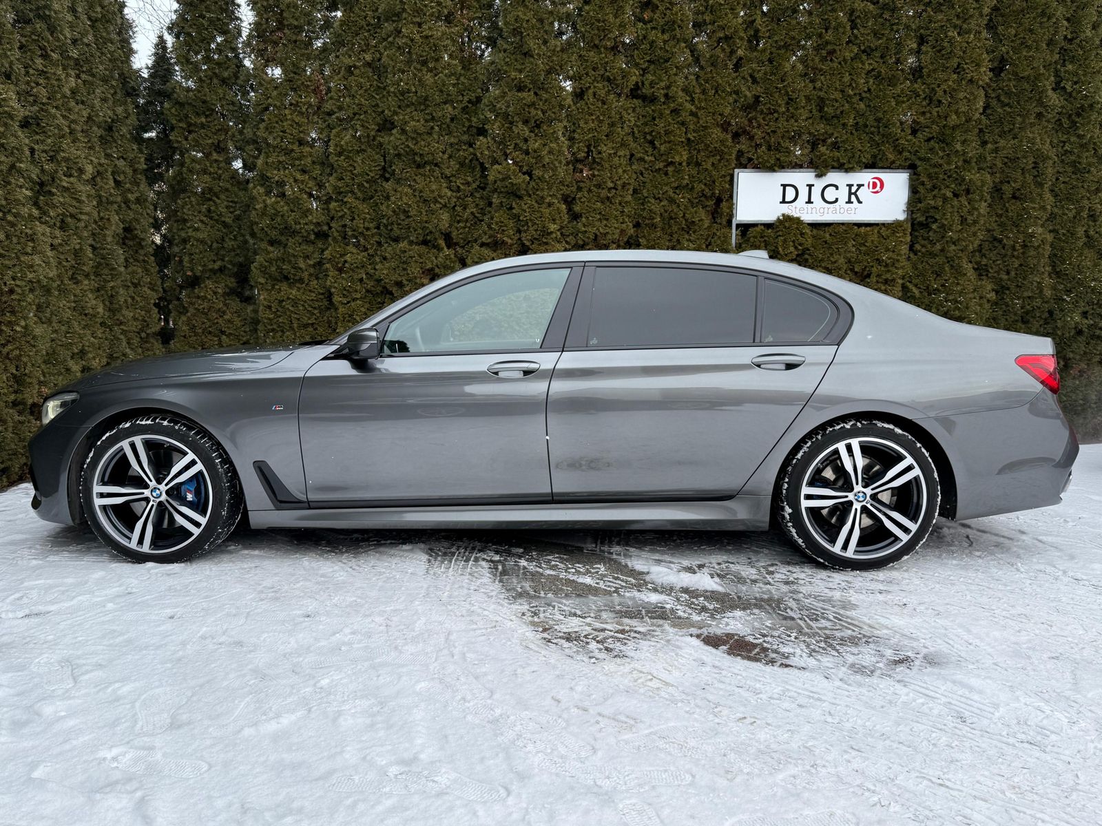 Fahrzeugabbildung BMW 750 L d xDrive M Paket LED+NAV+SHZ+MEMO+PANO+KAM