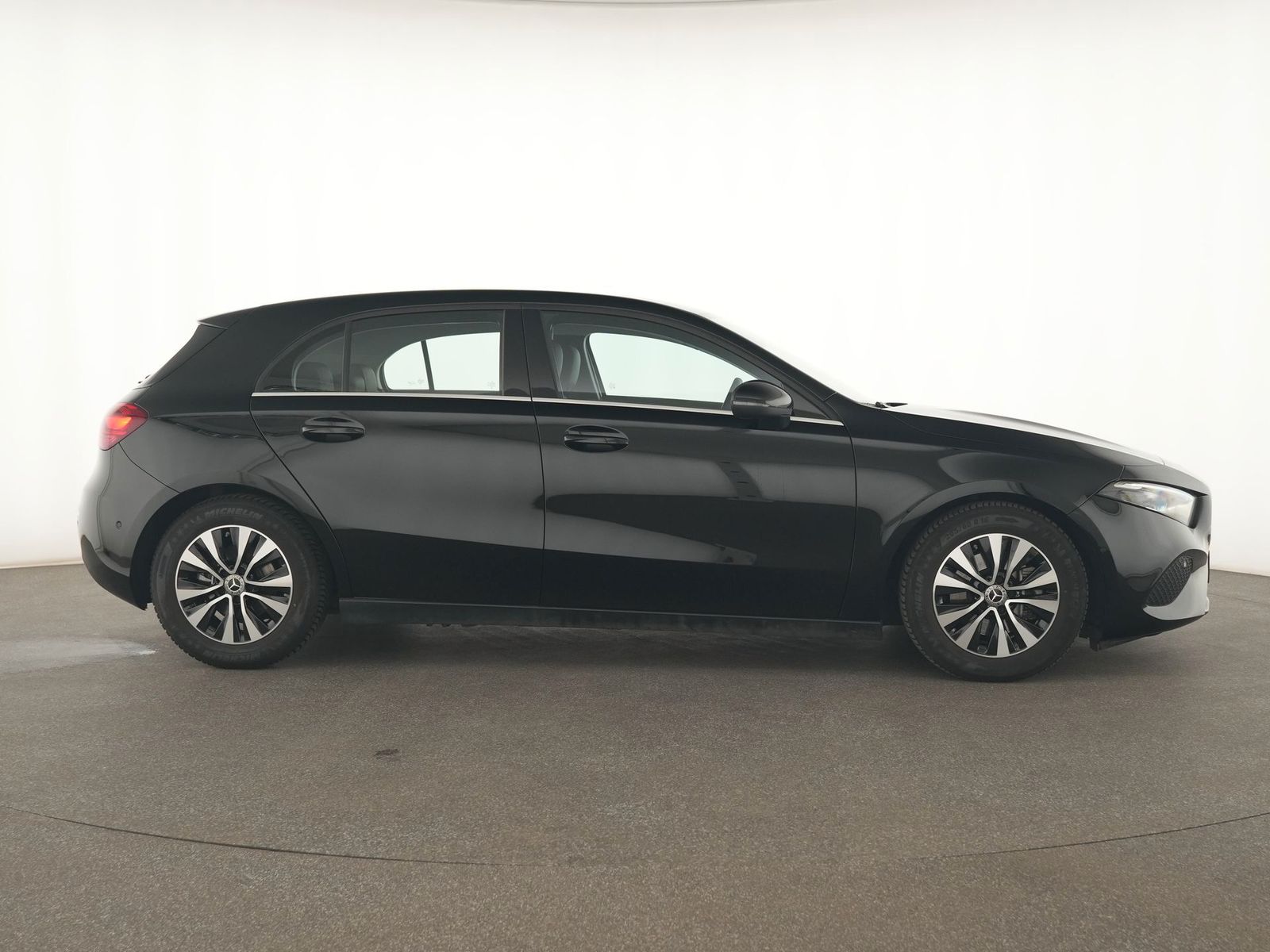 Mercedes-Benz A 180 LED Kamera ACC Park-Paket SHZ Tempo Kessy foto 5