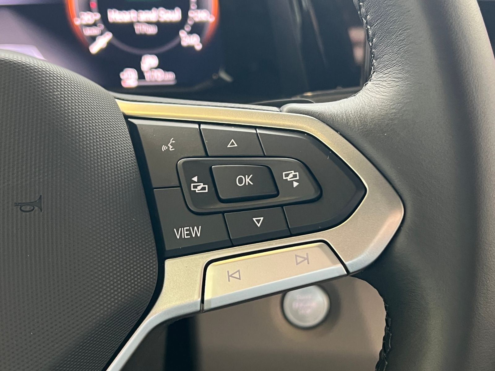 Fahrzeugabbildung Volkswagen Multivan T7 Style 2.0 TDI DSG *AHK, IQ.Light, Pa
