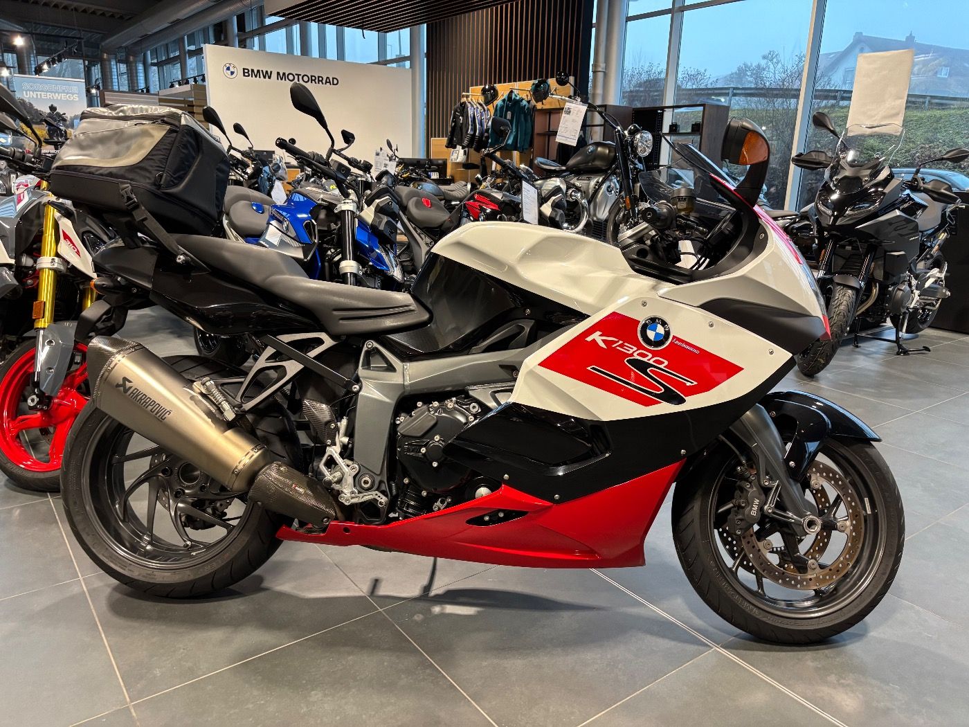 Fahrzeugabbildung BMW K 1300 S Sondermodell 30 Jahre Akrapovic