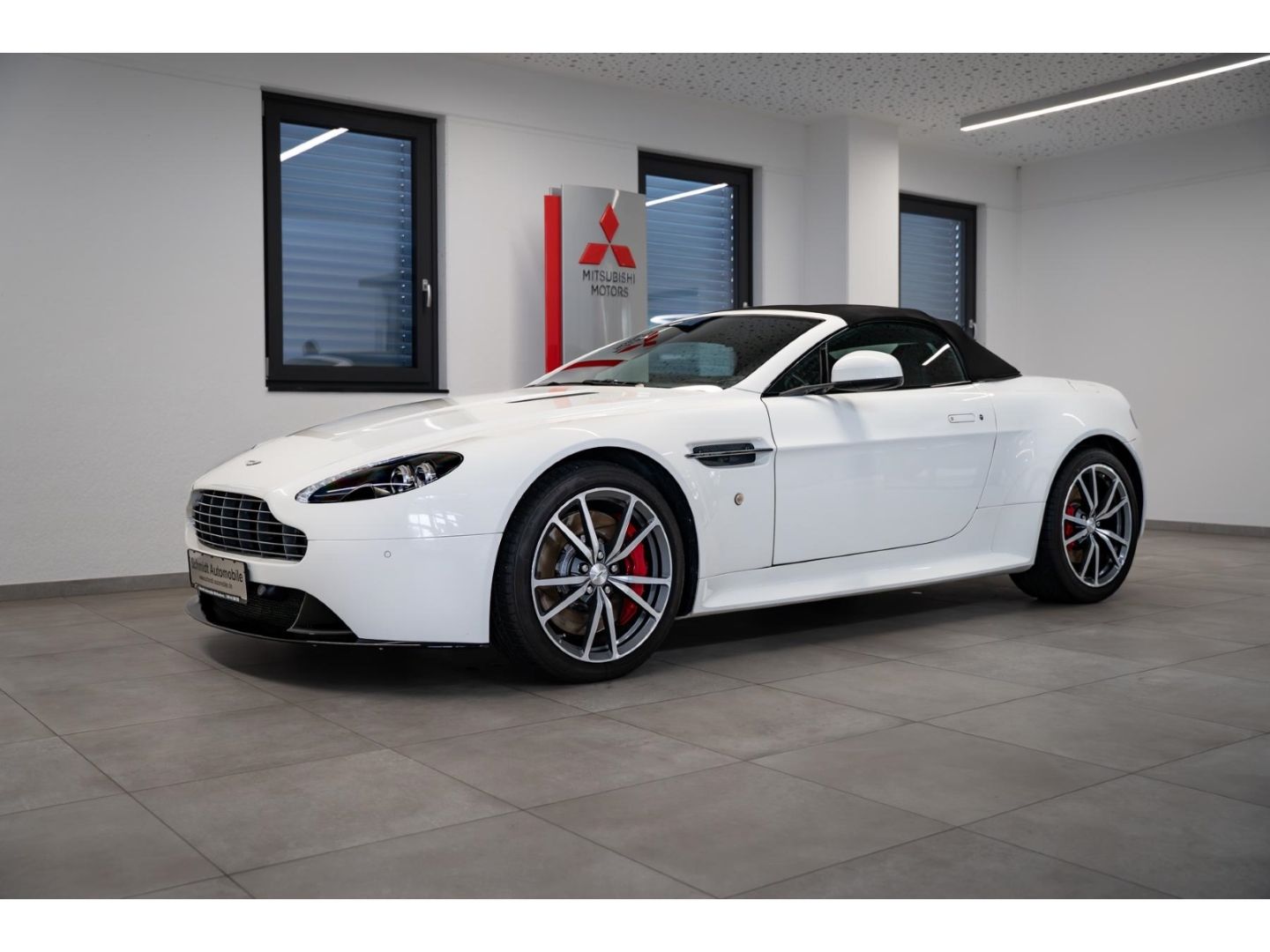 ASTON MARTIN V8 Vantage