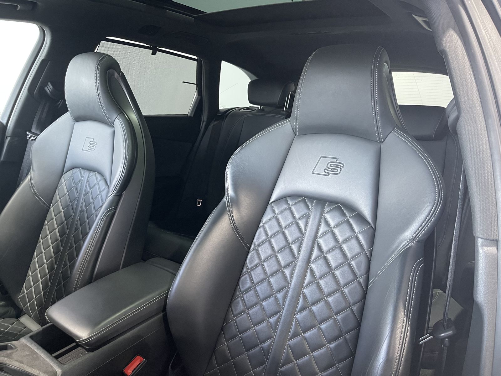 Fahrzeugabbildung Audi A4 35 TDI*S-Line*Leder*STHZ*Pano*Bang&Olufsen*