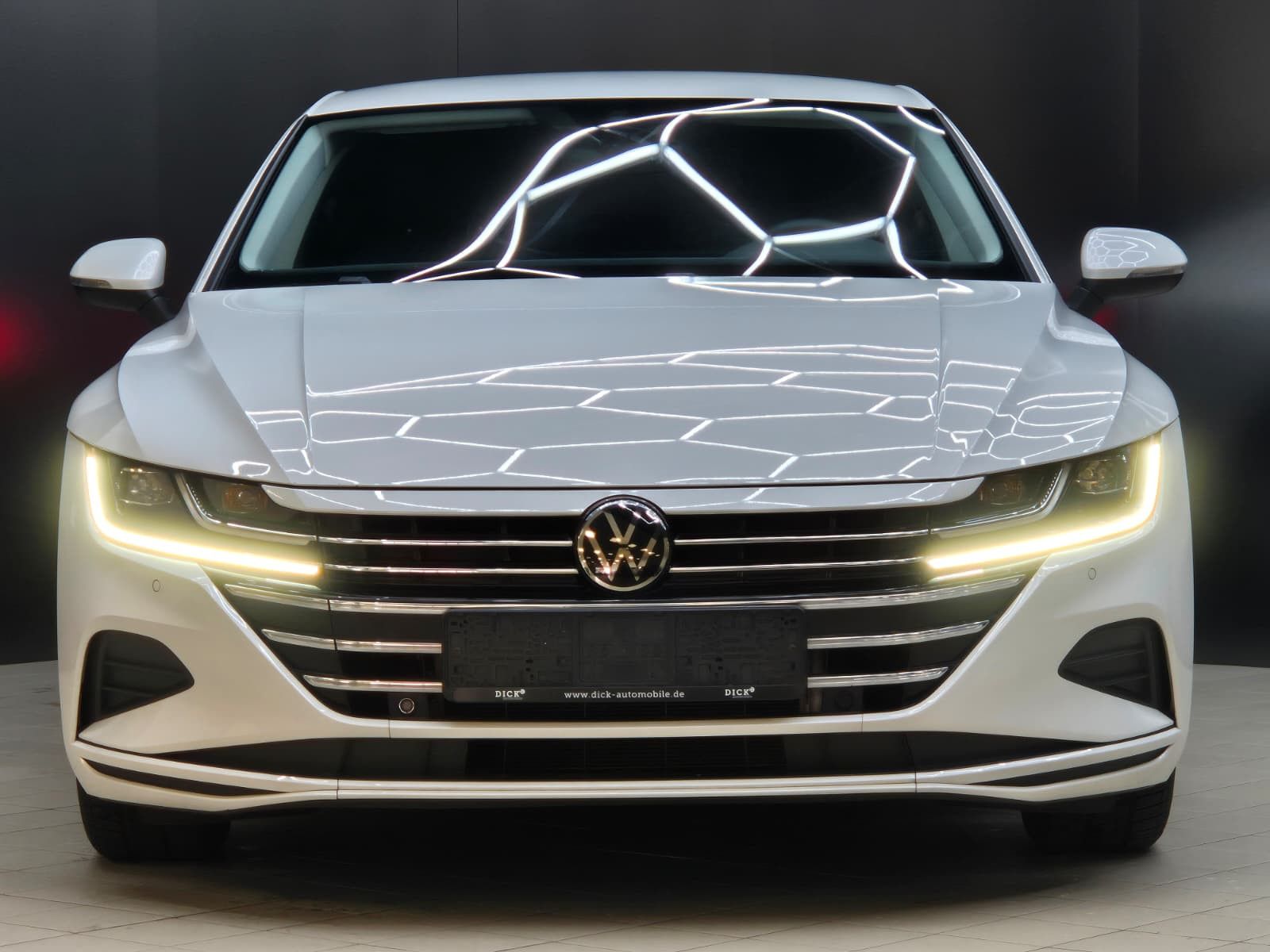 Fahrzeugabbildung Volkswagen Arteon 2.0 TDI DSG >VIRTU+NAVI+SHZ+LED+PDC+ACC+