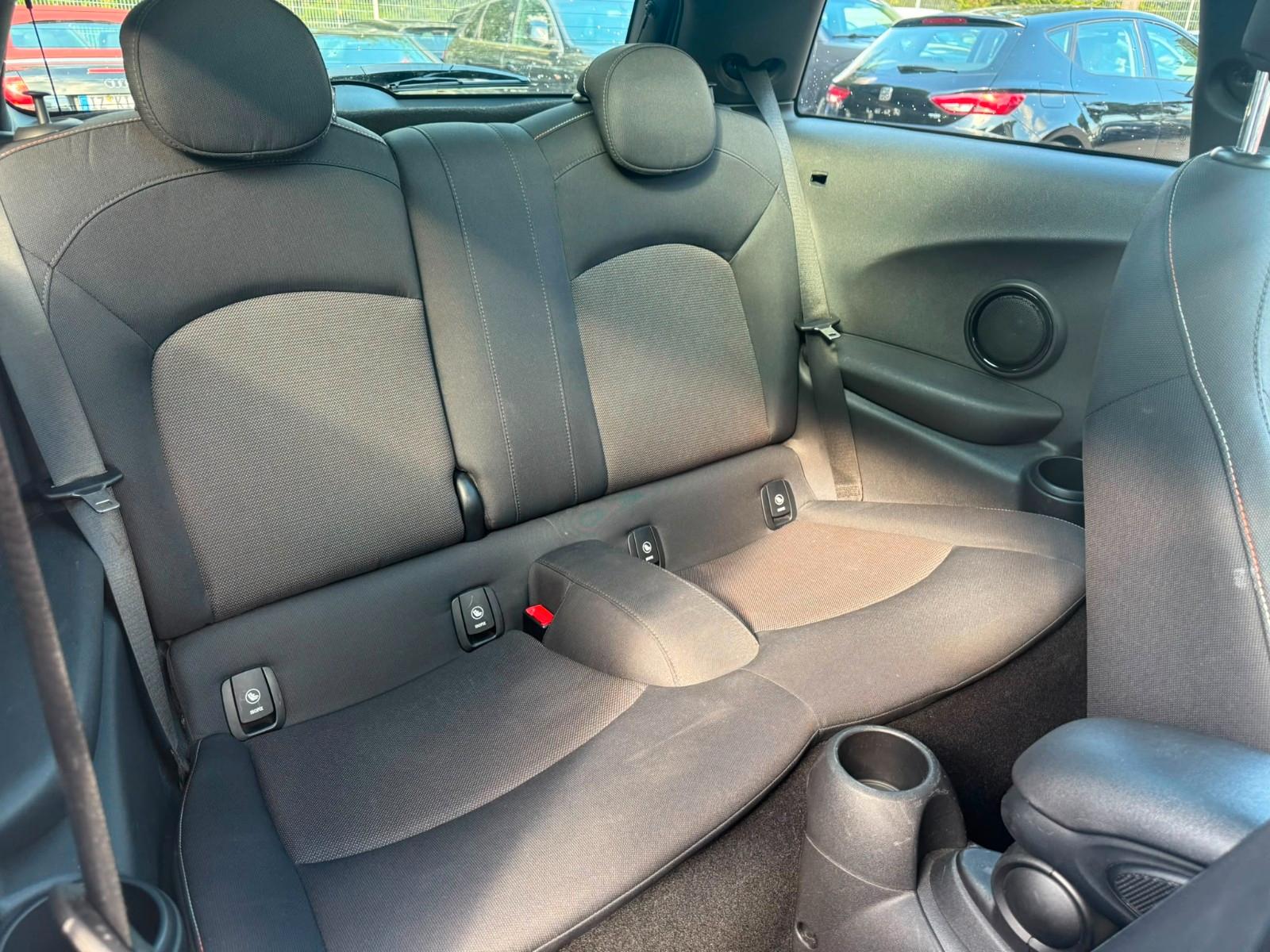 MINI COOPER SITZH°PDC°KLIMATR°PANO°TEMPOM°ALU°SH VOLL