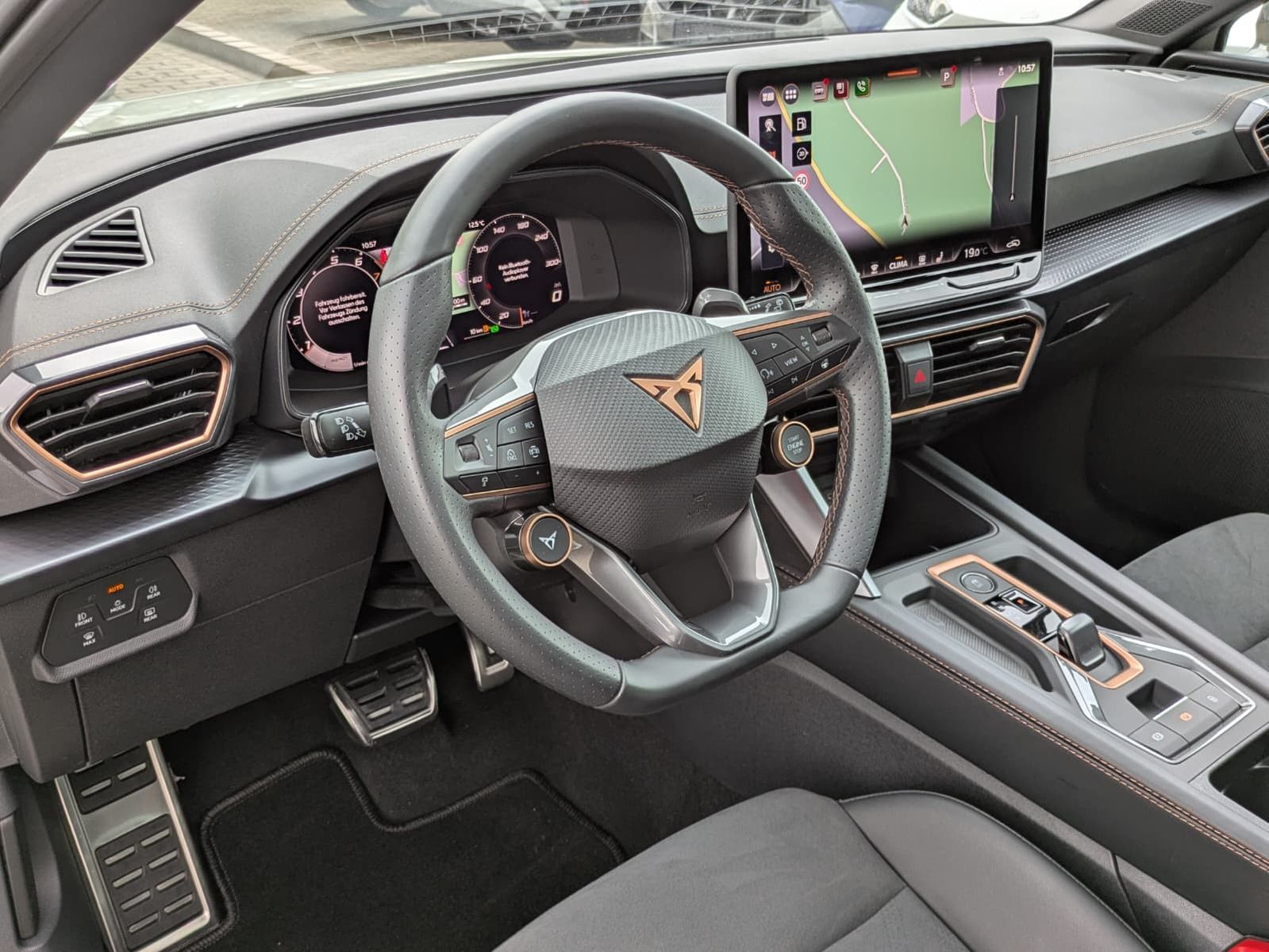 Fahrzeugabbildung CUPRA Leon 2.0 TSI VZ 4x4 PANO*MATRIX*AHK*SENNH.*DINAM