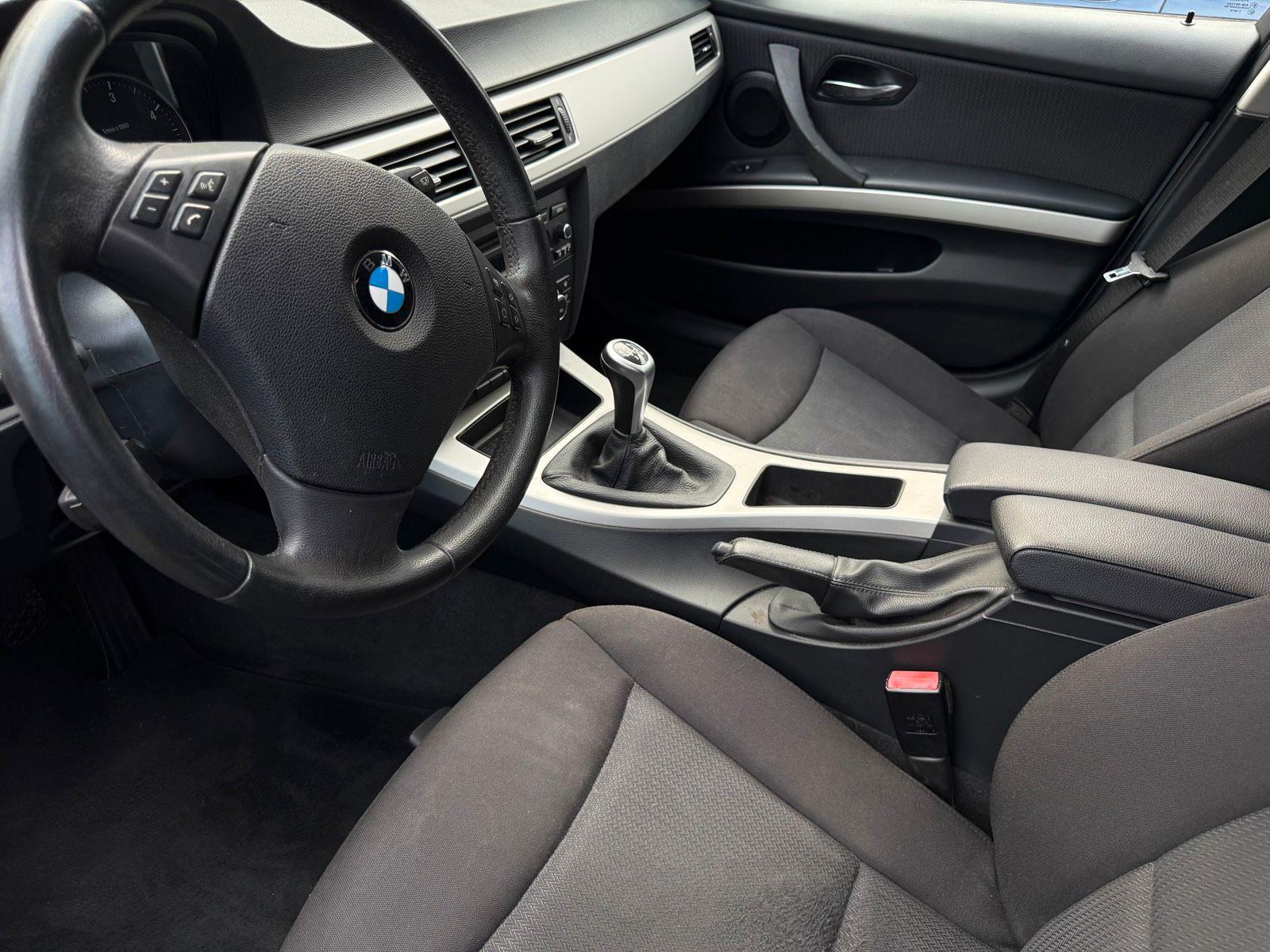 BMW 318 2012 — photo 7