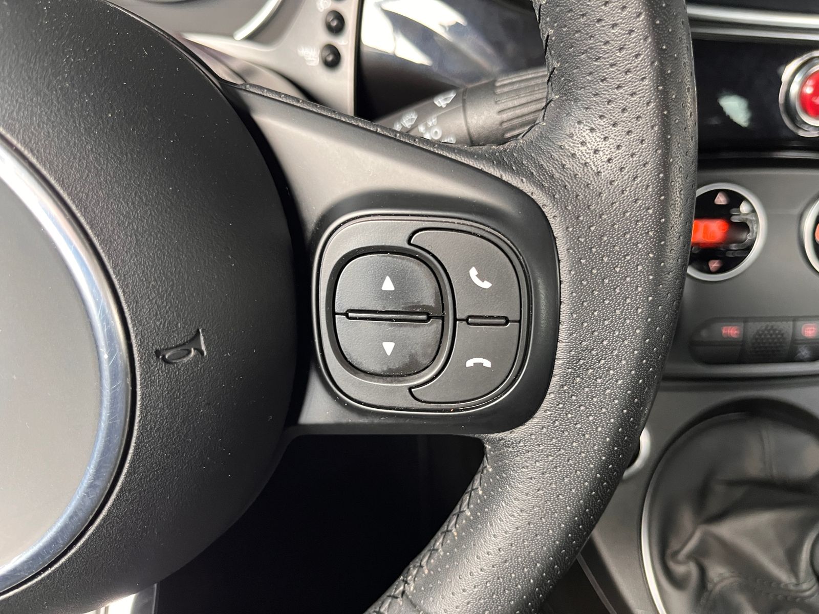 Fahrzeugabbildung Abarth 595C Scorpioneoro BEATS NAVI ALU