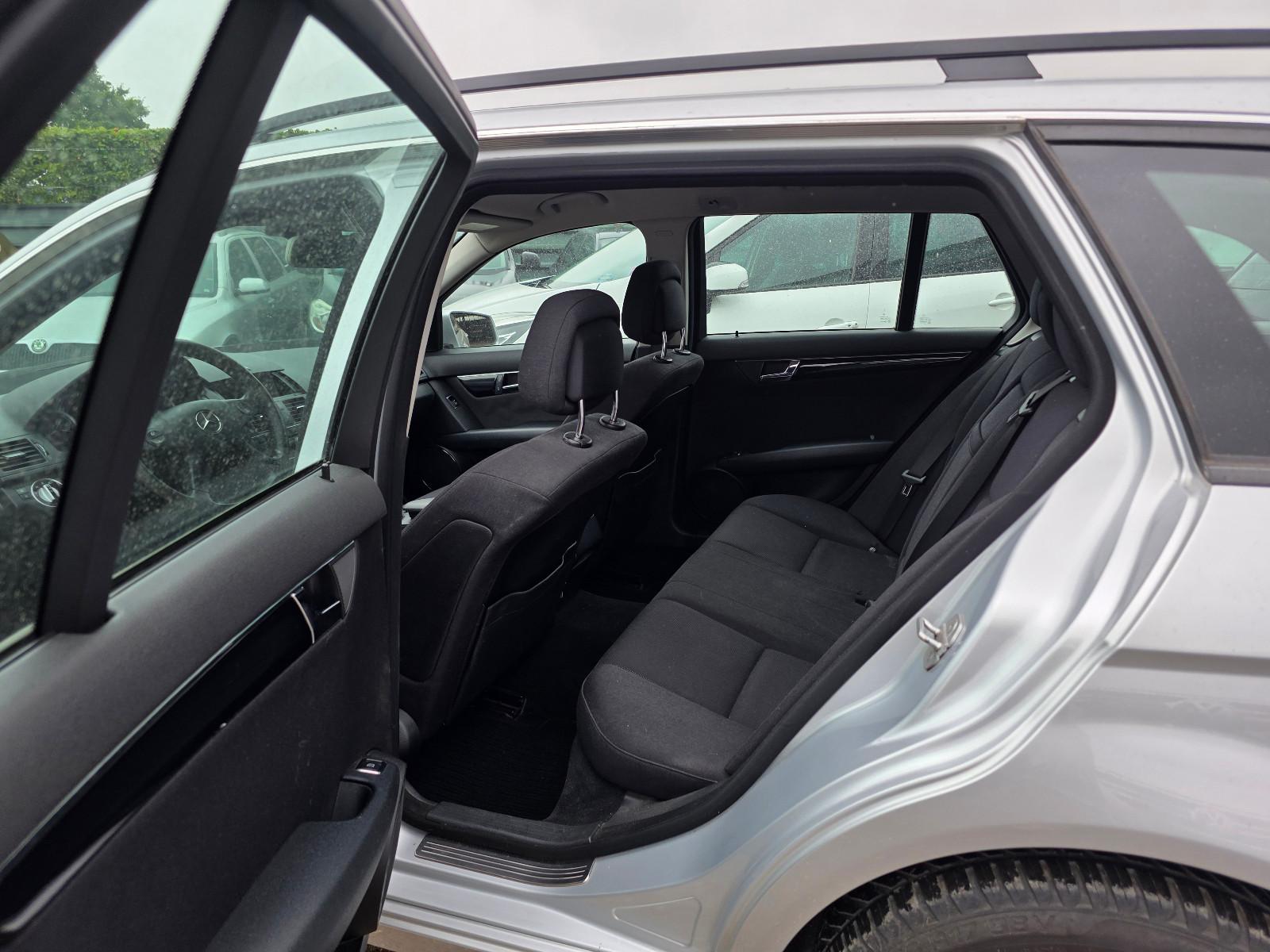 Mercedes-Benz C200 2011 — photo 9