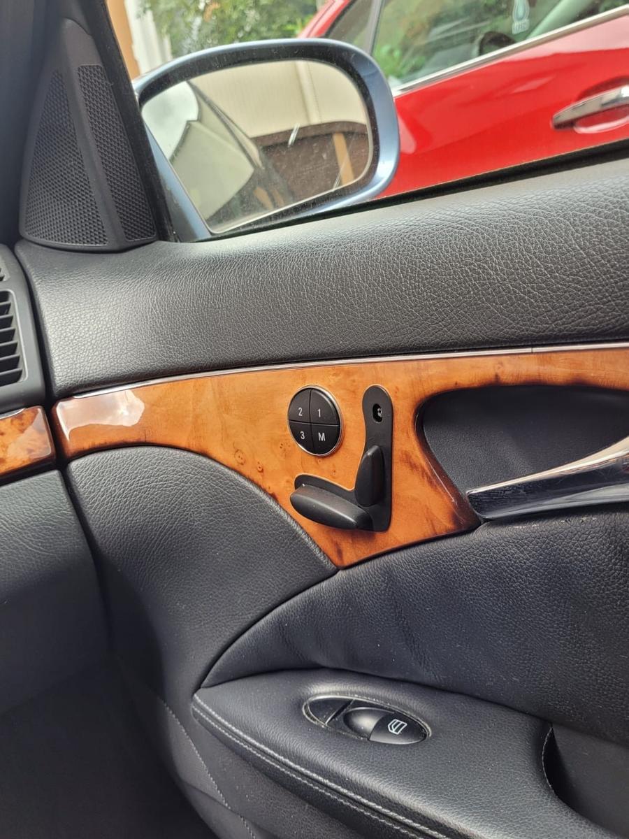 Mercedes-Benz E320 2004 — photo 11