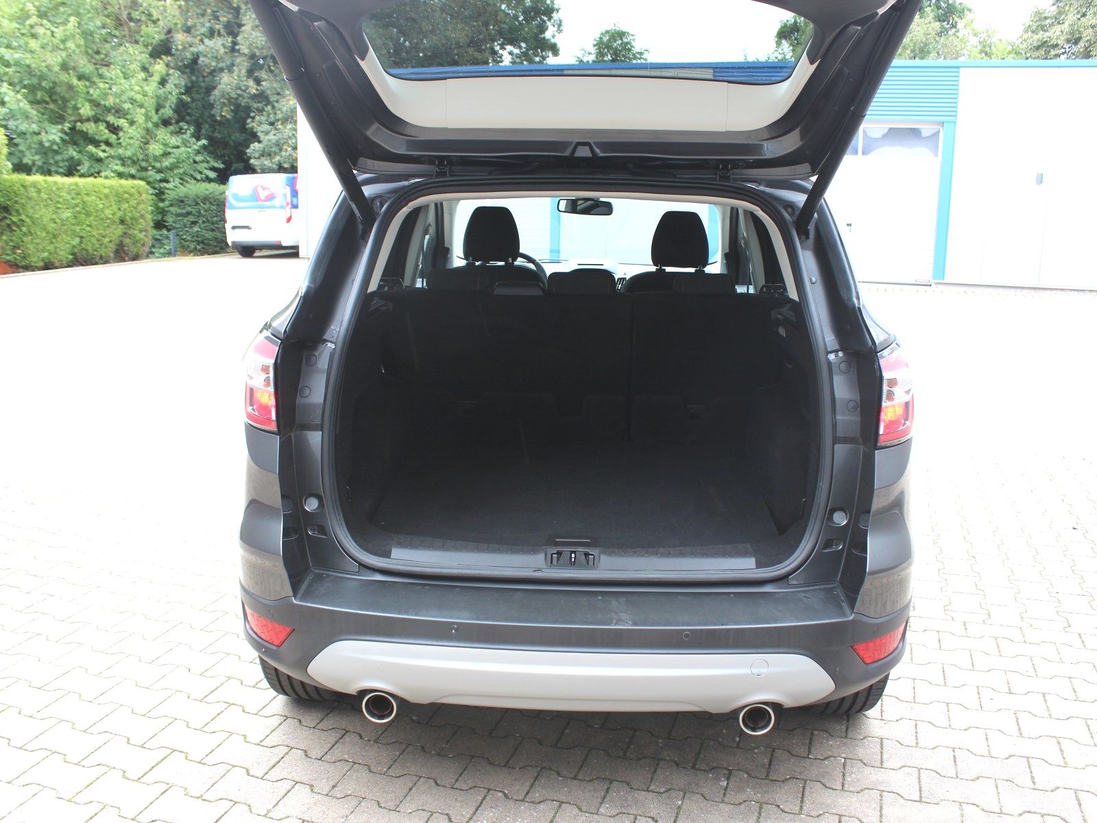 Fahrzeugabbildung Ford Kuga Cool & Connect 1,5 EcoBoost 4x2