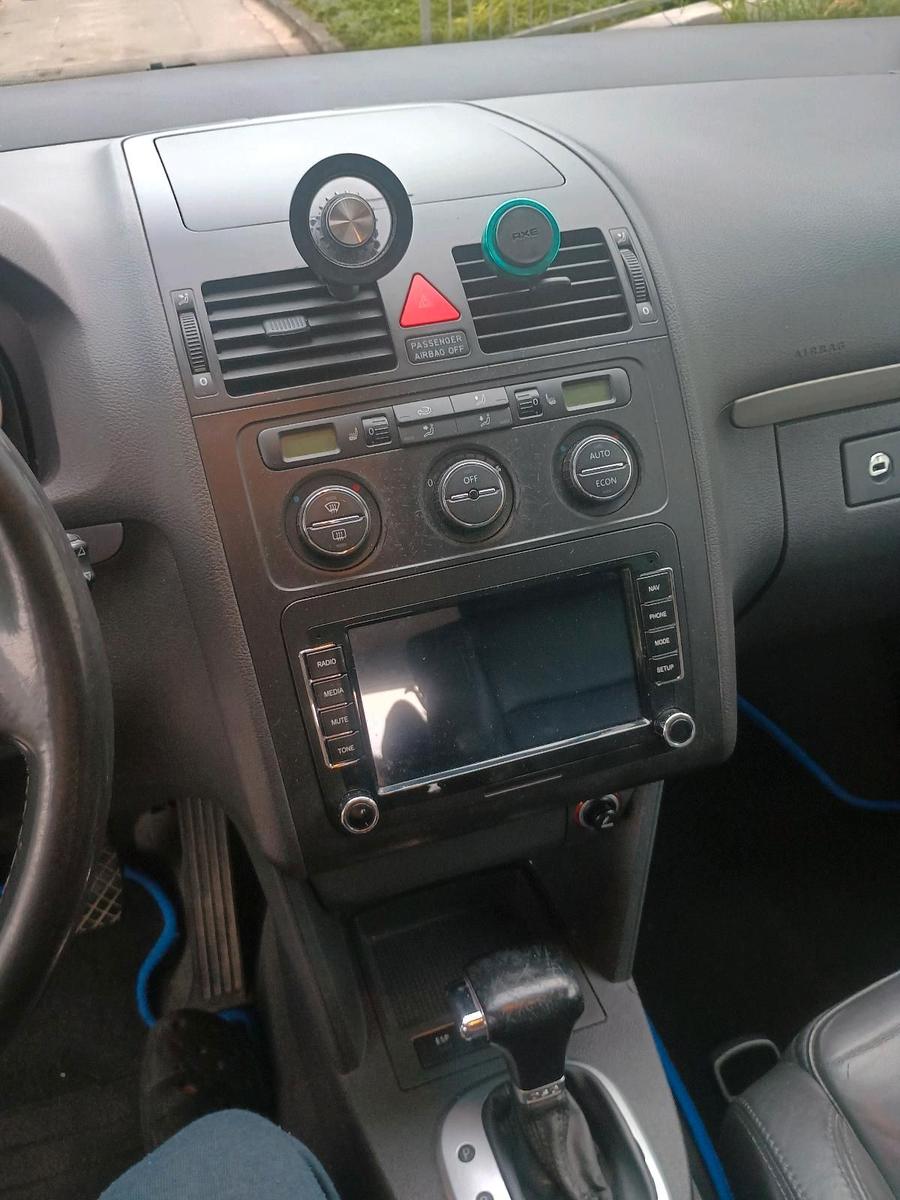 Volkswagen Touran 2005 — салон