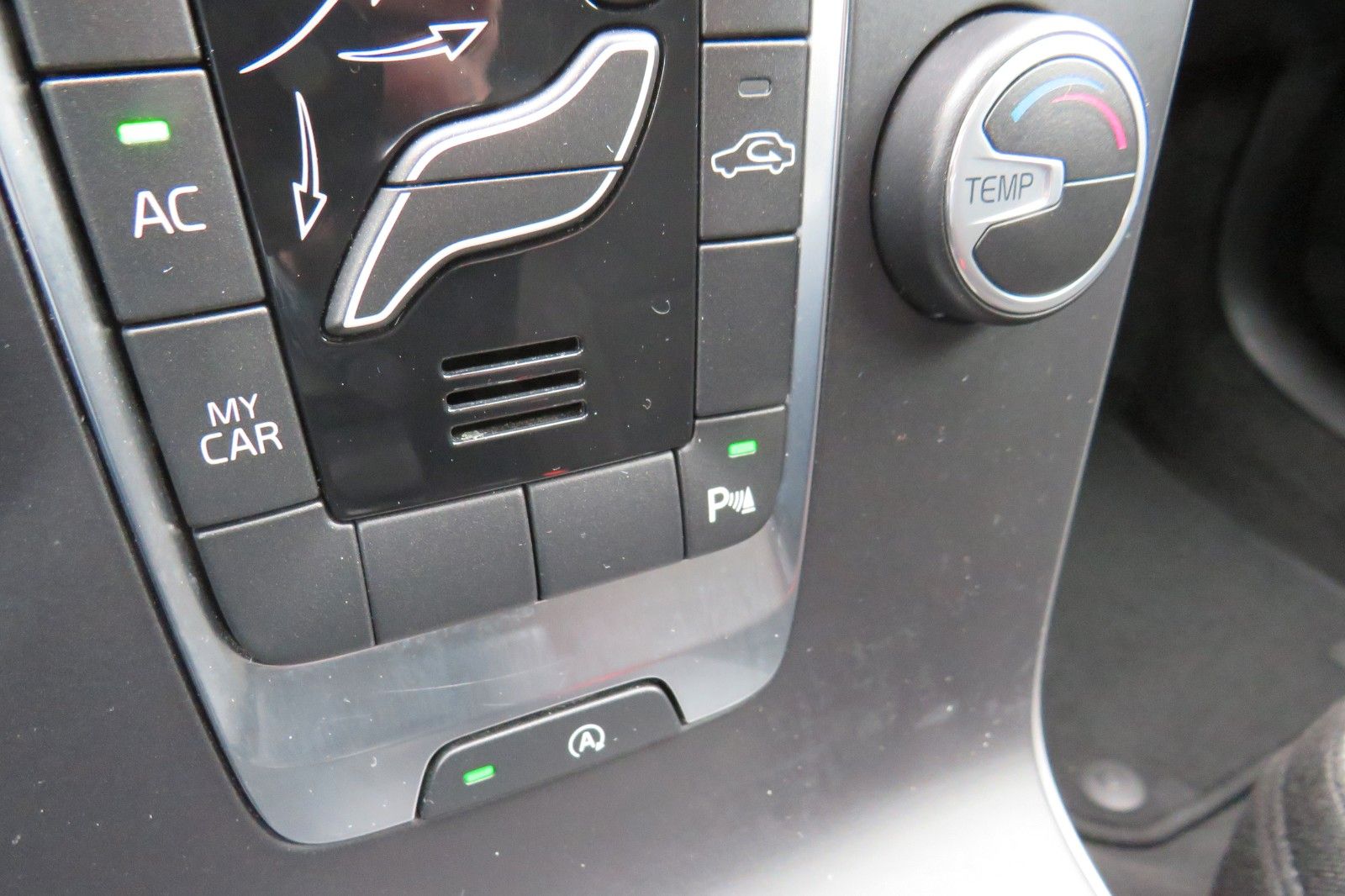 Fahrzeugabbildung Volvo V40 Kinetic NAVI TELVOR KLIMATRONIC 8-FACH ALU