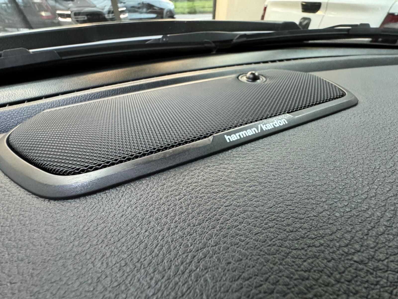 Fahrzeugabbildung Dodge LARAMIE CREW CAB SPORT  12" LUFTFEDER  HEMI 4x4