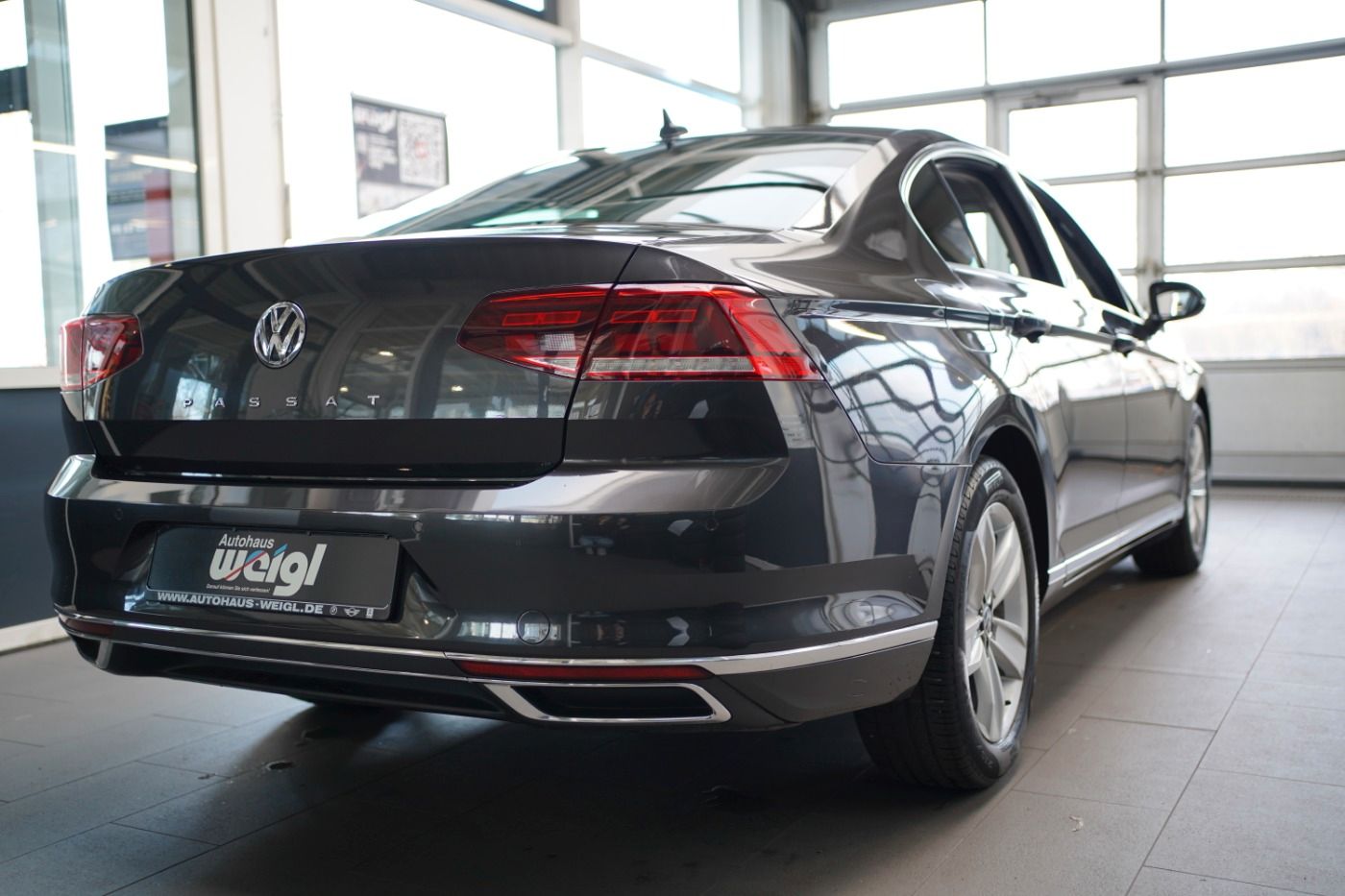 Fahrzeugabbildung Volkswagen Passat 2.0 TSI DSG Elegance ACC+AUT+Alcant.+LED