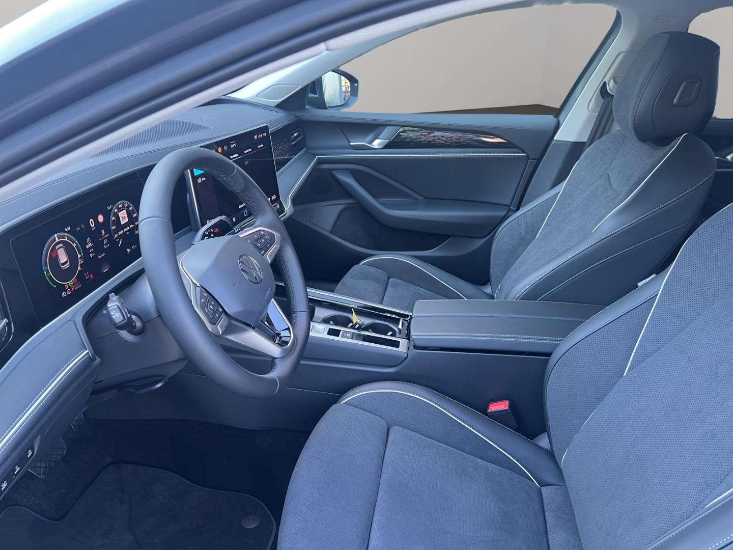 Volkswagen Passat Elegance 1.5 eHybrid AHK, IQ.Light, ACC, 