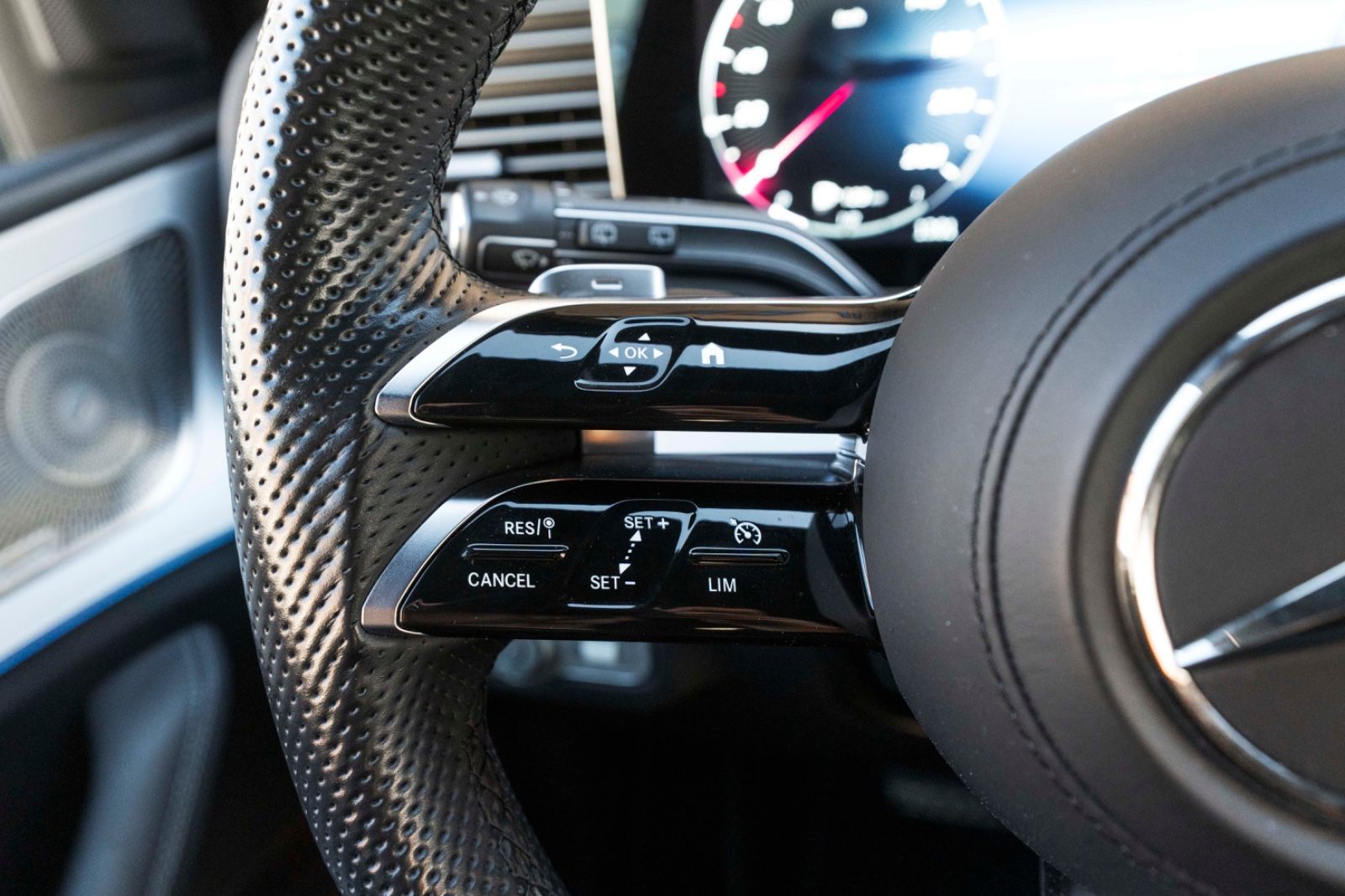 Fahrzeugabbildung Mercedes-Benz GLE 350de 4Matic AMG 3D KAM BURMESTER ACC LUFT