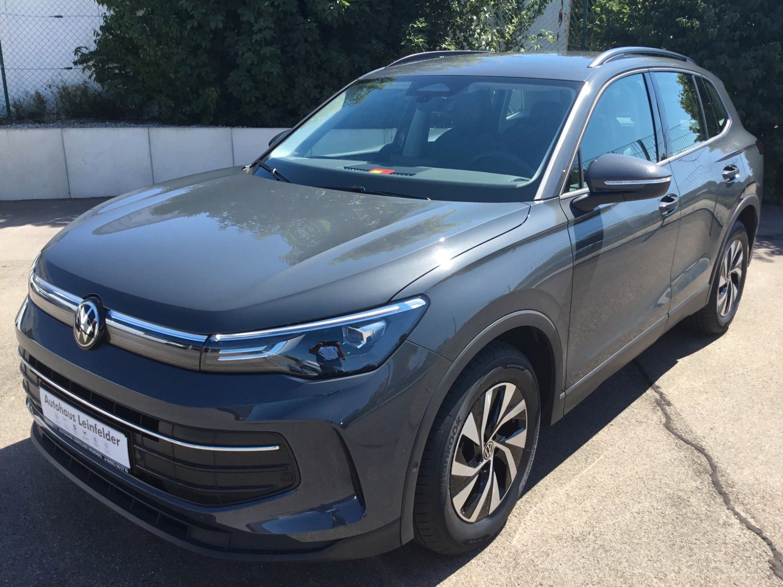 Fahrzeugabbildung Volkswagen Tiguan 1.5 eTSI DSG Life+AHK+LED+17"+Navi+Kamera