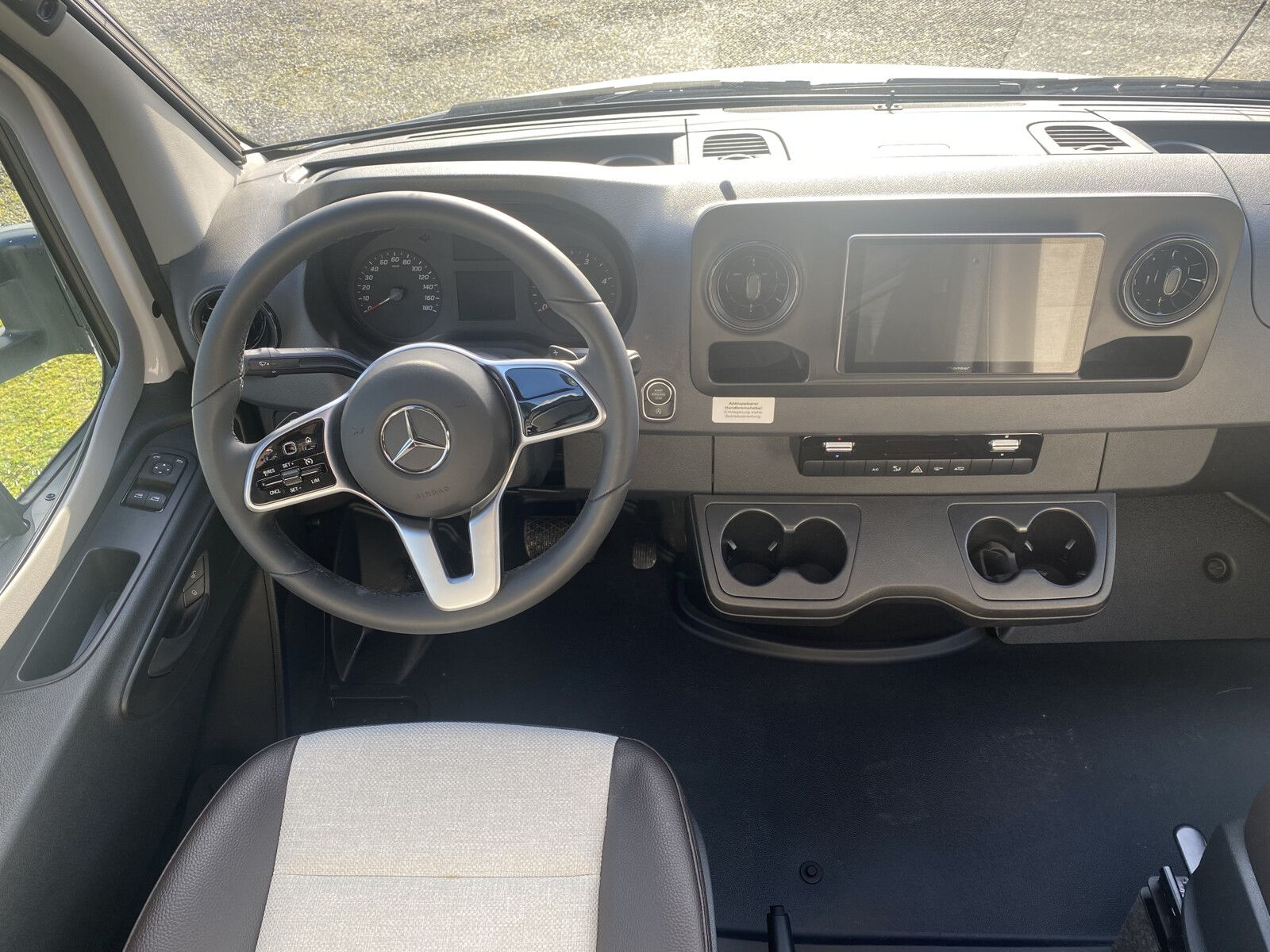 Fahrzeugabbildung Weinsberg CaraCompact Suite MB EDITION PEPPER 640 MEG