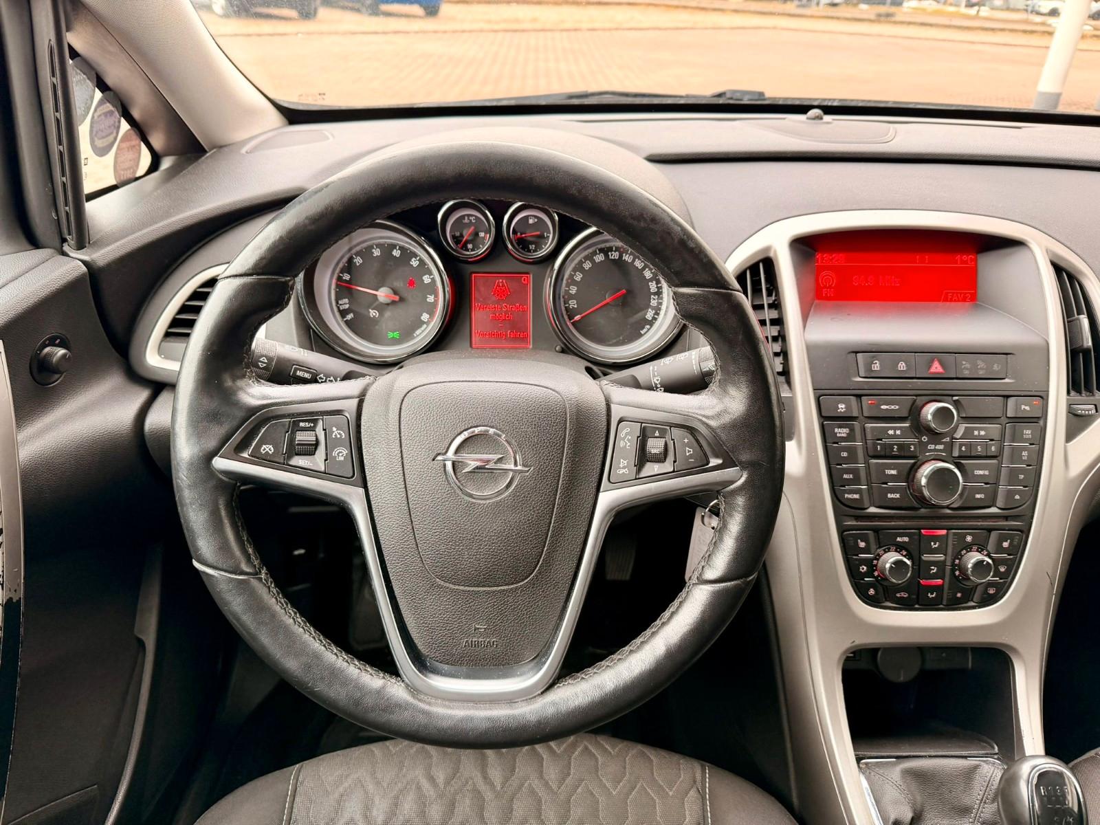 Opel Astra 2013 — photo 14