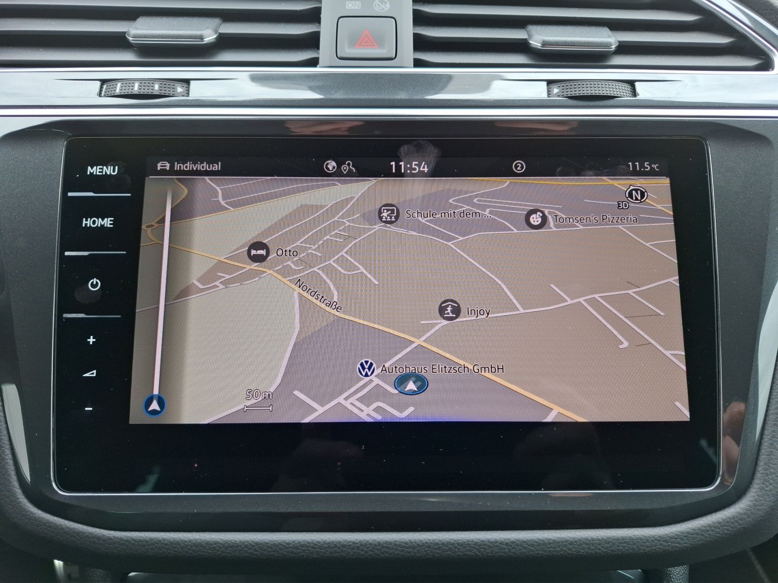 Fahrzeugabbildung Volkswagen Tiguan TSI R-Line 4M DSG Matrix AHK Navi Pano AI