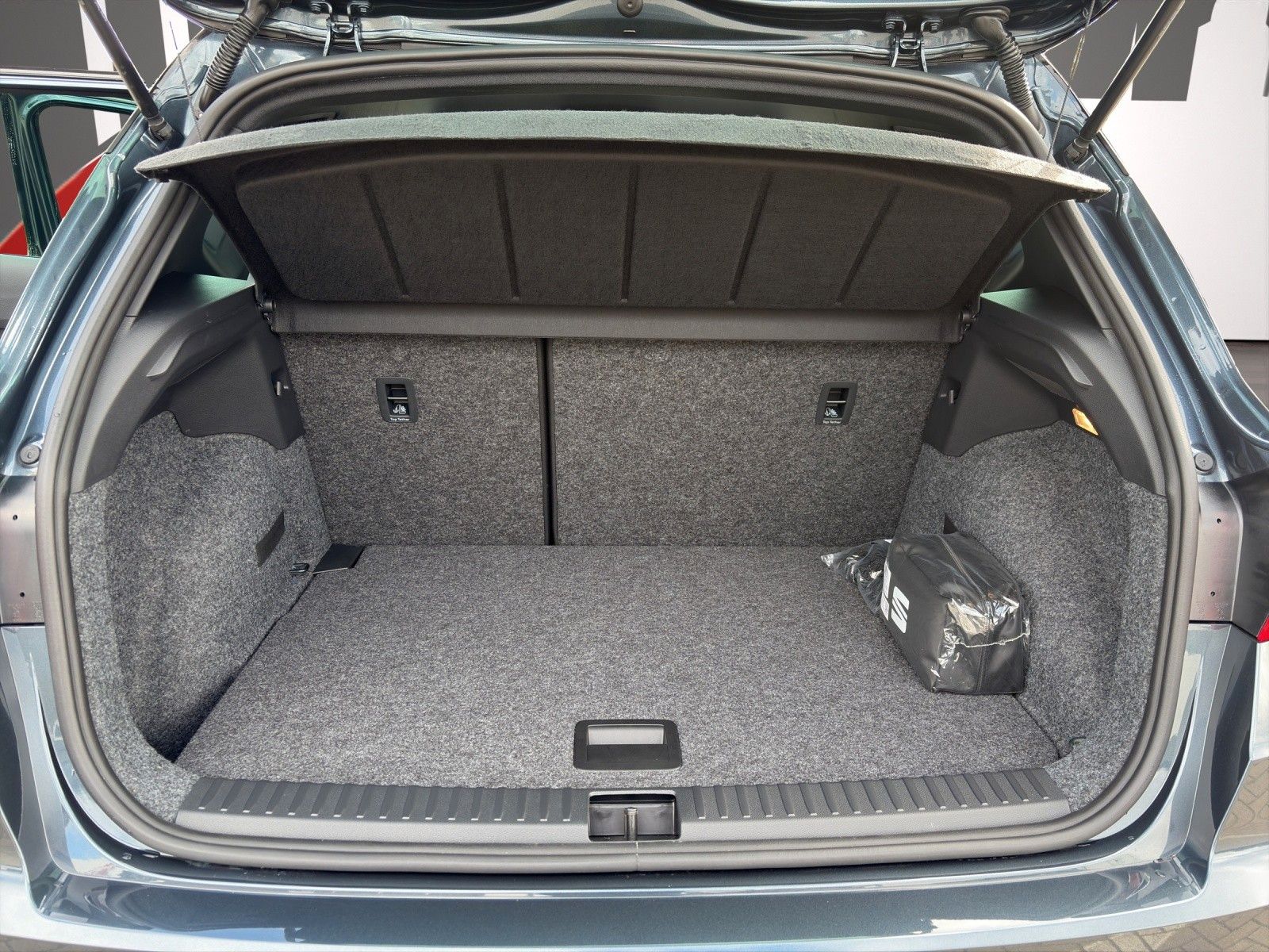 Fahrzeugabbildung SEAT Arona FR 1.0 TSI DSG AHK/ACC/RFK/SHZ/VOLLLED/KES