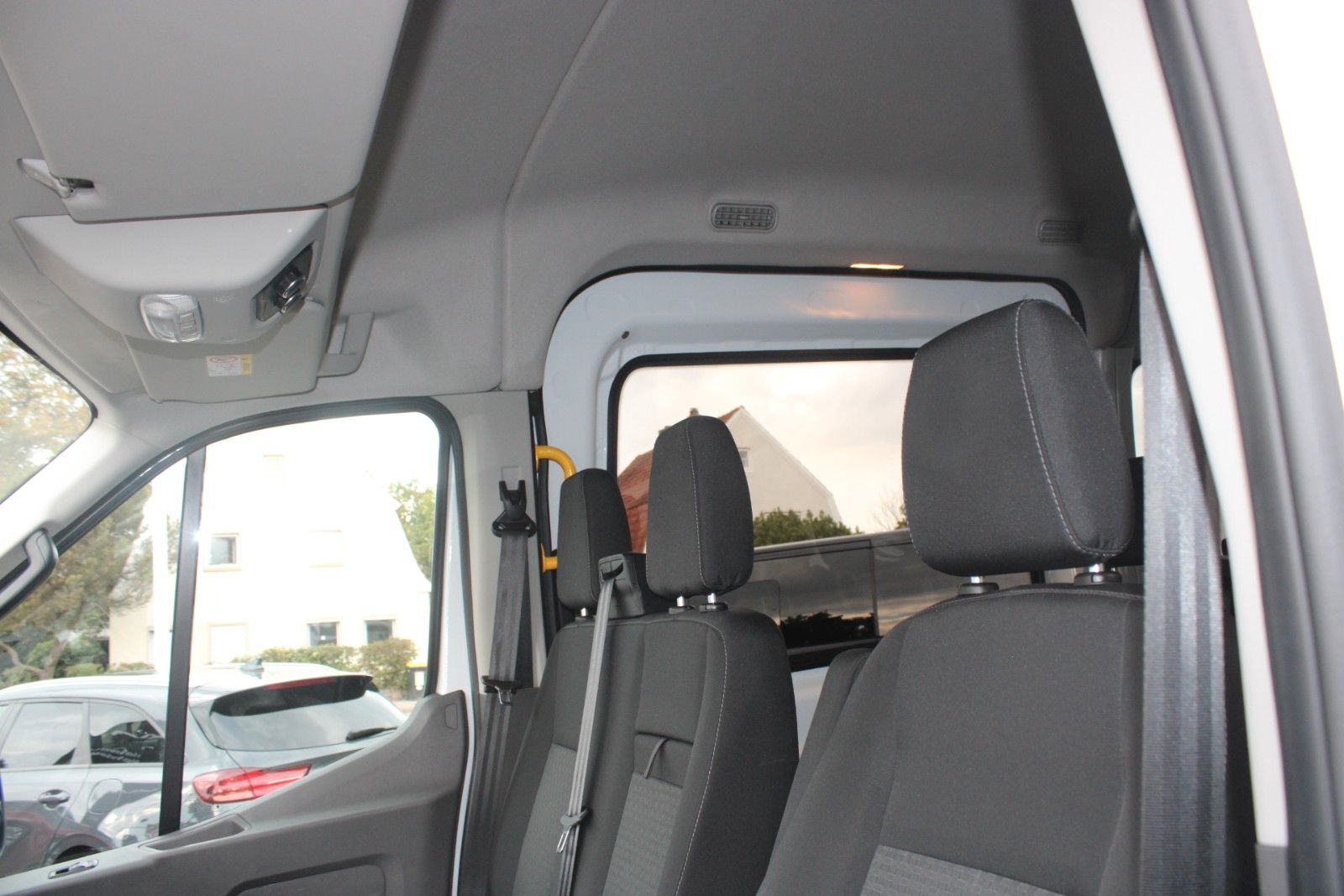 Fahrzeugabbildung Ford Transit L3 TREND 9-Sitze AHK CAM Allwetter KLIMA