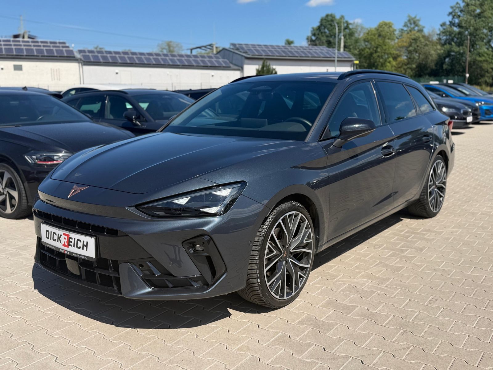 Ilustración del vehículo CUPRA Leon 1.5 eTSI MATRIX*PANO*ALCAN.*AHK*SENN*Drive2