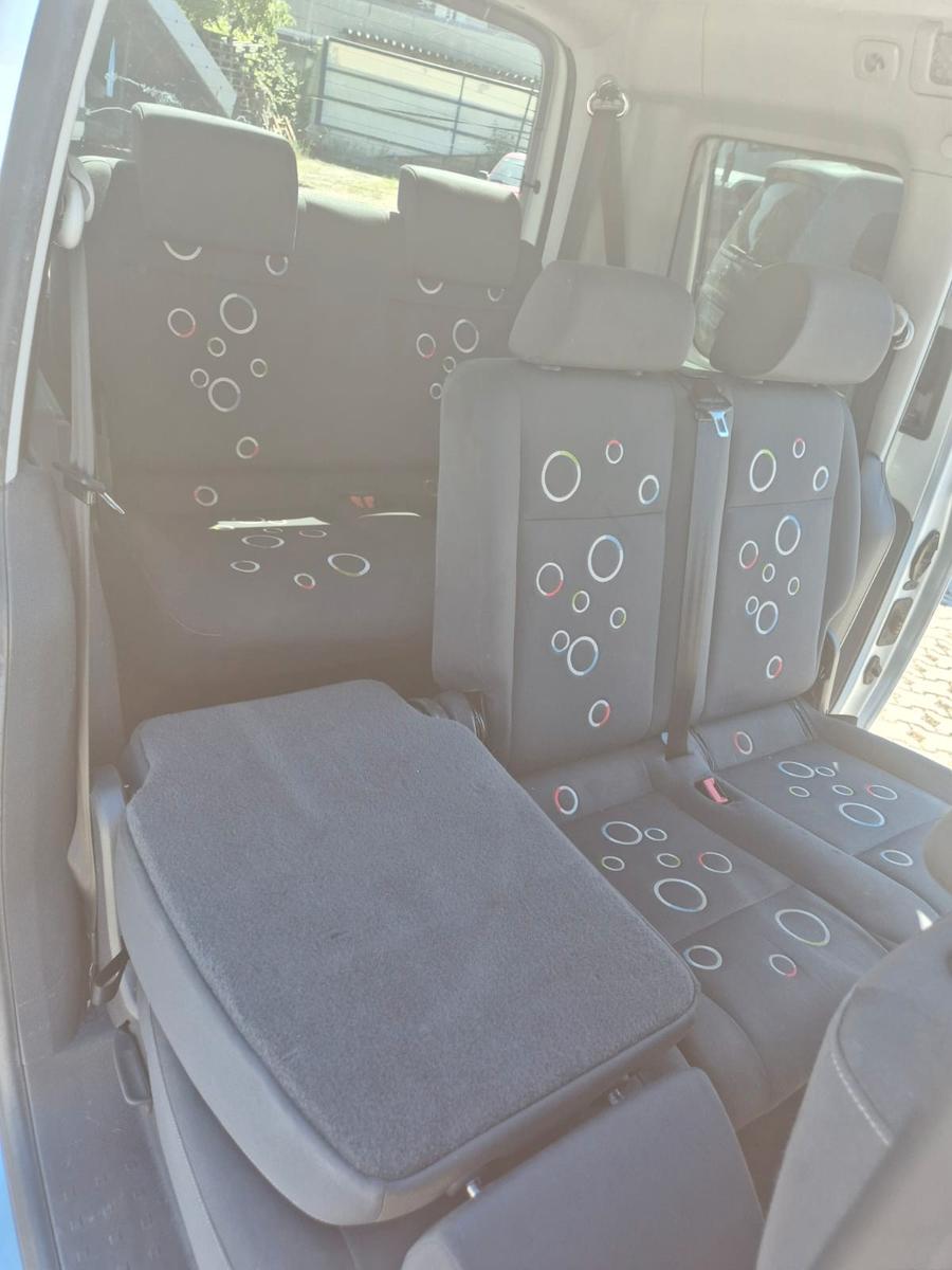 Volkswagen Caddy Roncalli Trendline 7 Sitzer " Benziner "