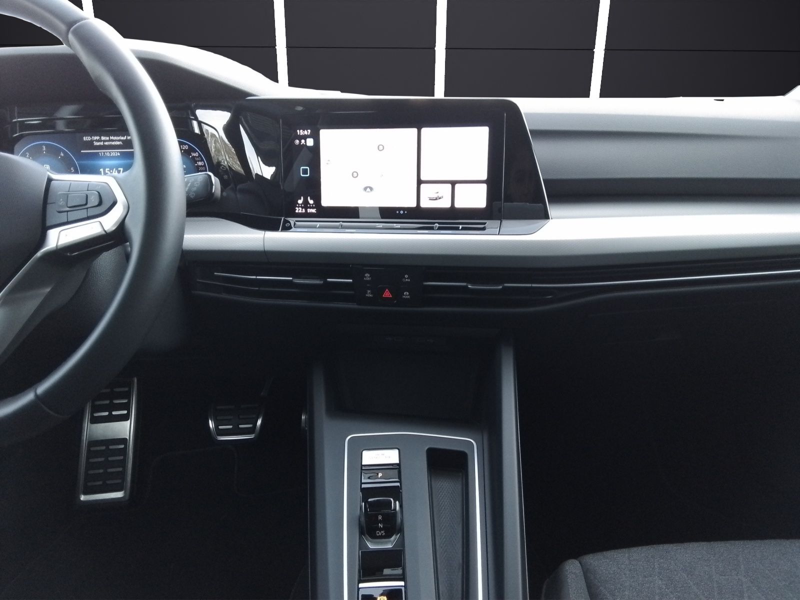 Fahrzeugabbildung Volkswagen Golf VIII Move TDI DSG LED ACC AHK PANO HuD AID