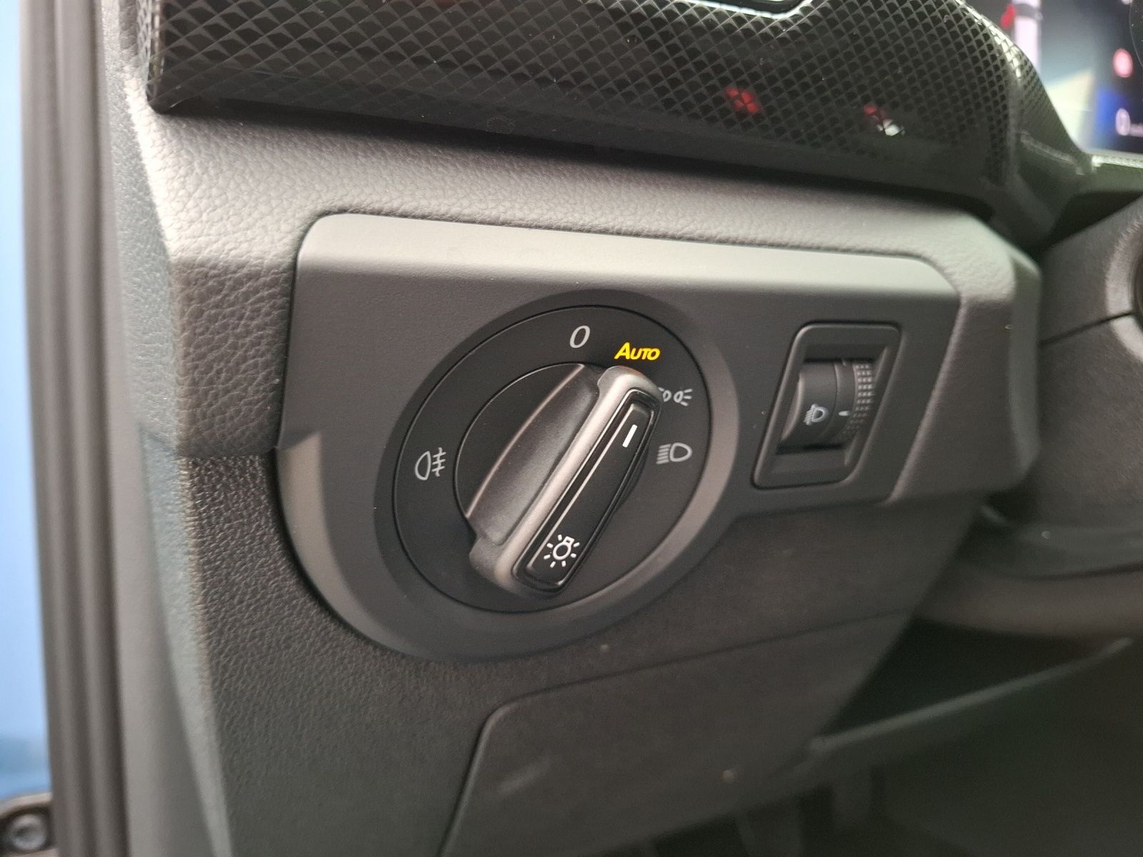 Fahrzeugabbildung Volkswagen T-Cross TSI Life LED AID ACC APP RFK SH LM