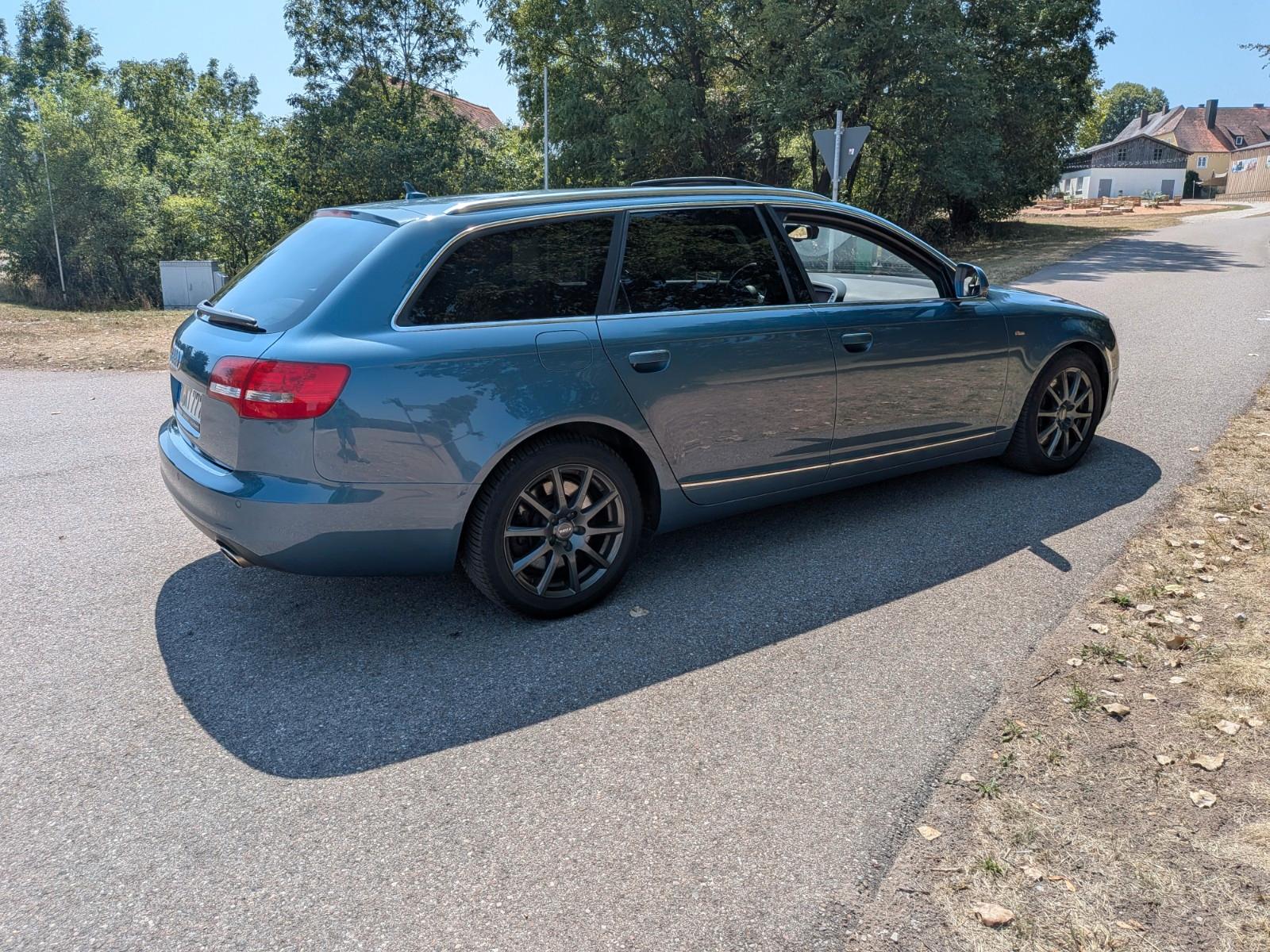 Audi A6 2010 — салон