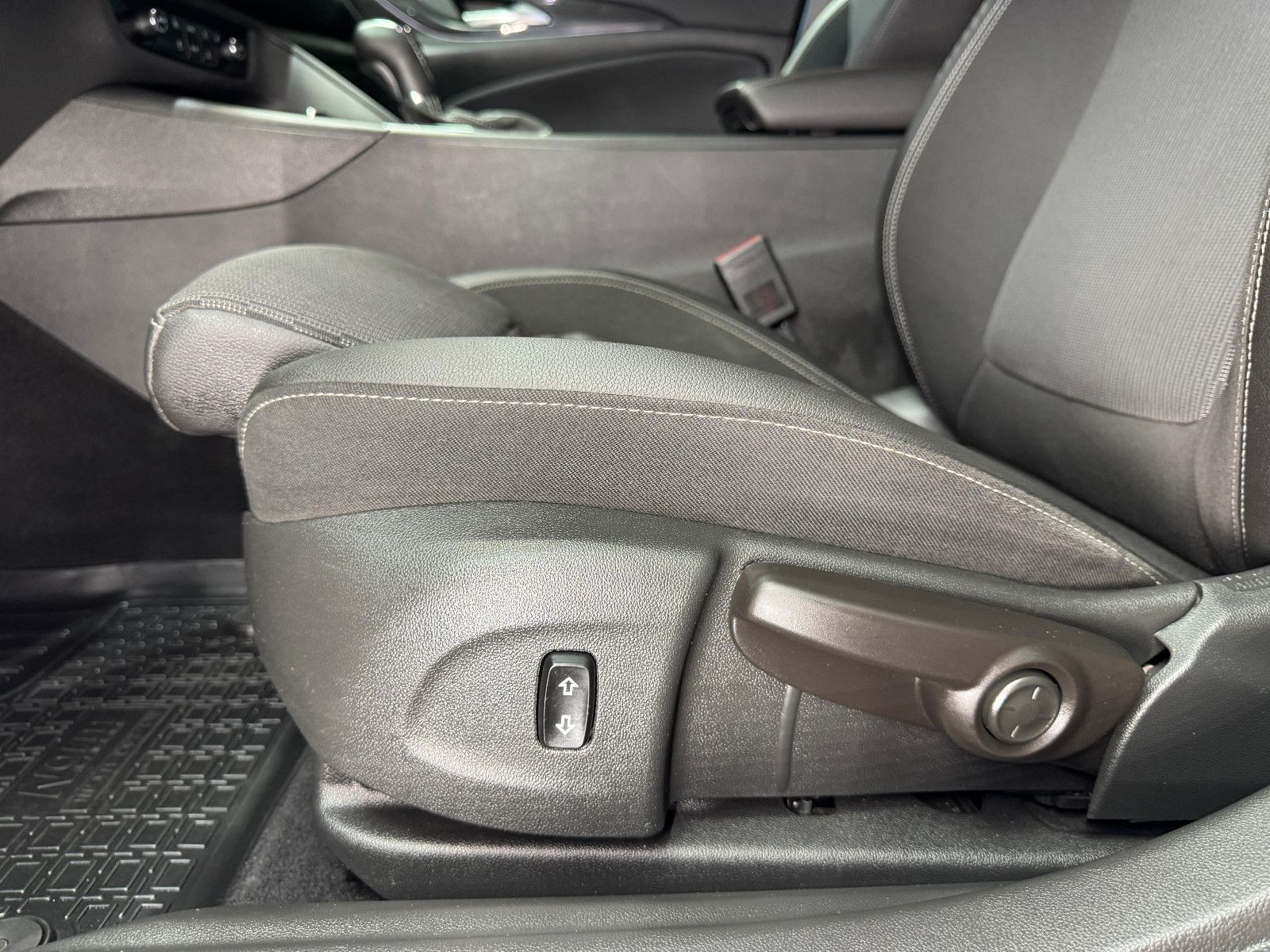 Fahrzeugabbildung Opel Insignia B Sports Tourer Dynamic|KAMERA|AHK