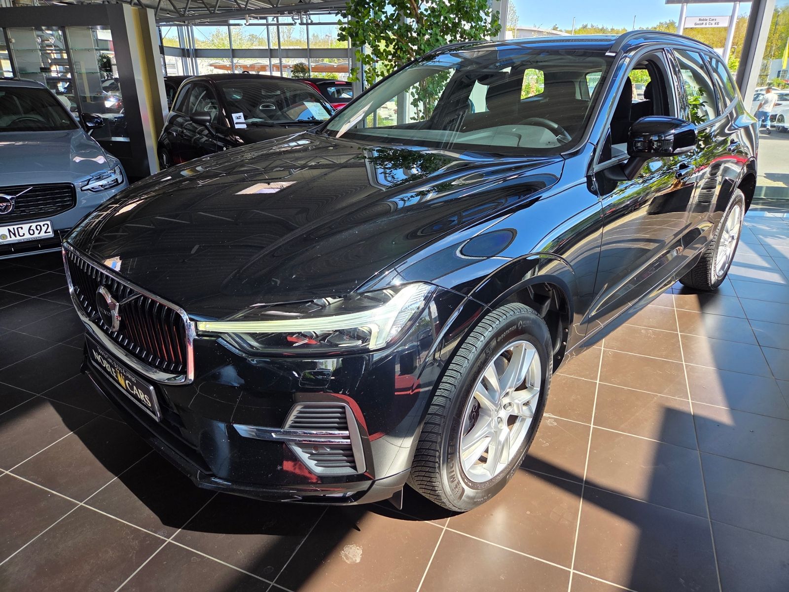 Fahrzeugabbildung Volvo XC60 Momentum 2WD RFK LED ALU