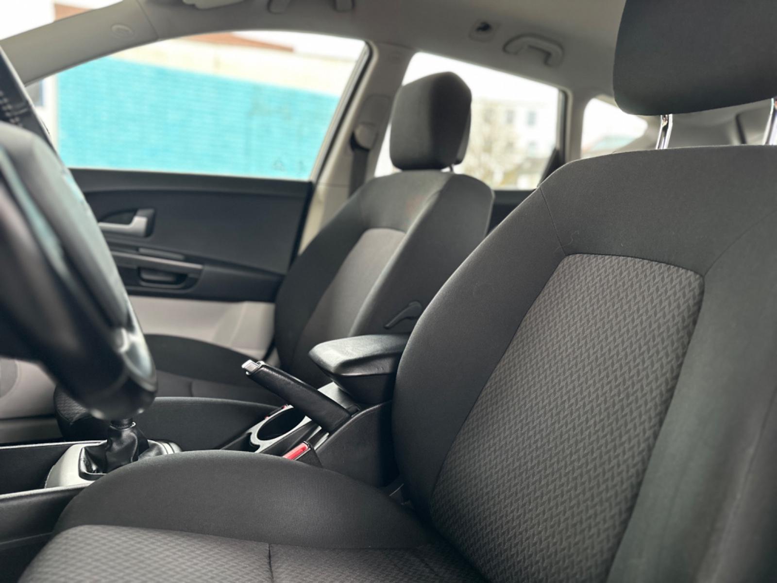 Kia cee'd 2009 — photo 14