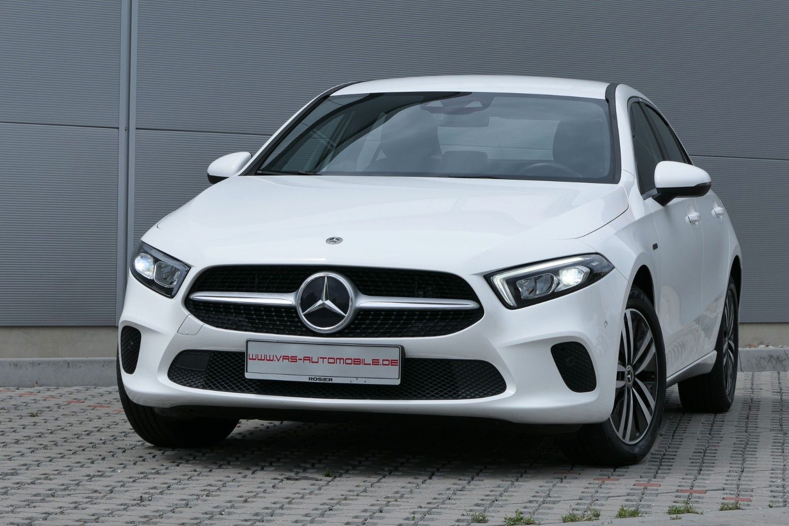 MERCEDES-BENZ A 250e *Limousine*