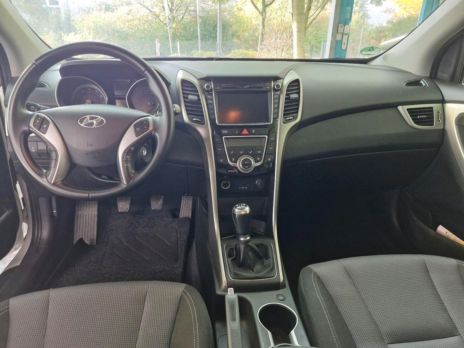 Hyundai i30 2014 — photo 11