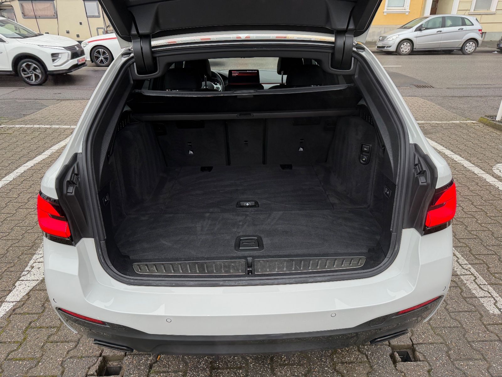 Fahrzeugabbildung BMW 520 i Touring M Sport H&K AHK LED KAMERA