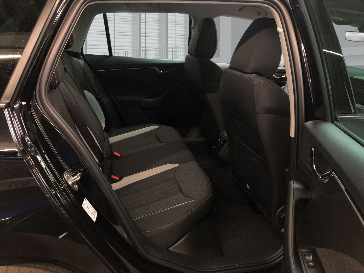 Fahrzeugabbildung SKODA Kamiq Selection Tour 1.0 TSI DSG Navi Digitales