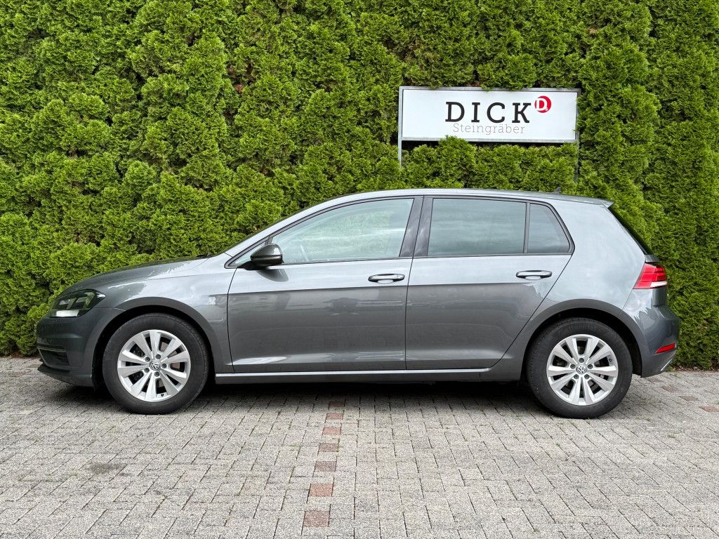 Fahrzeugabbildung Volkswagen Golf 1.6 TDI DSG Lim Comfortline NAV+SHZ+PDC+MFL