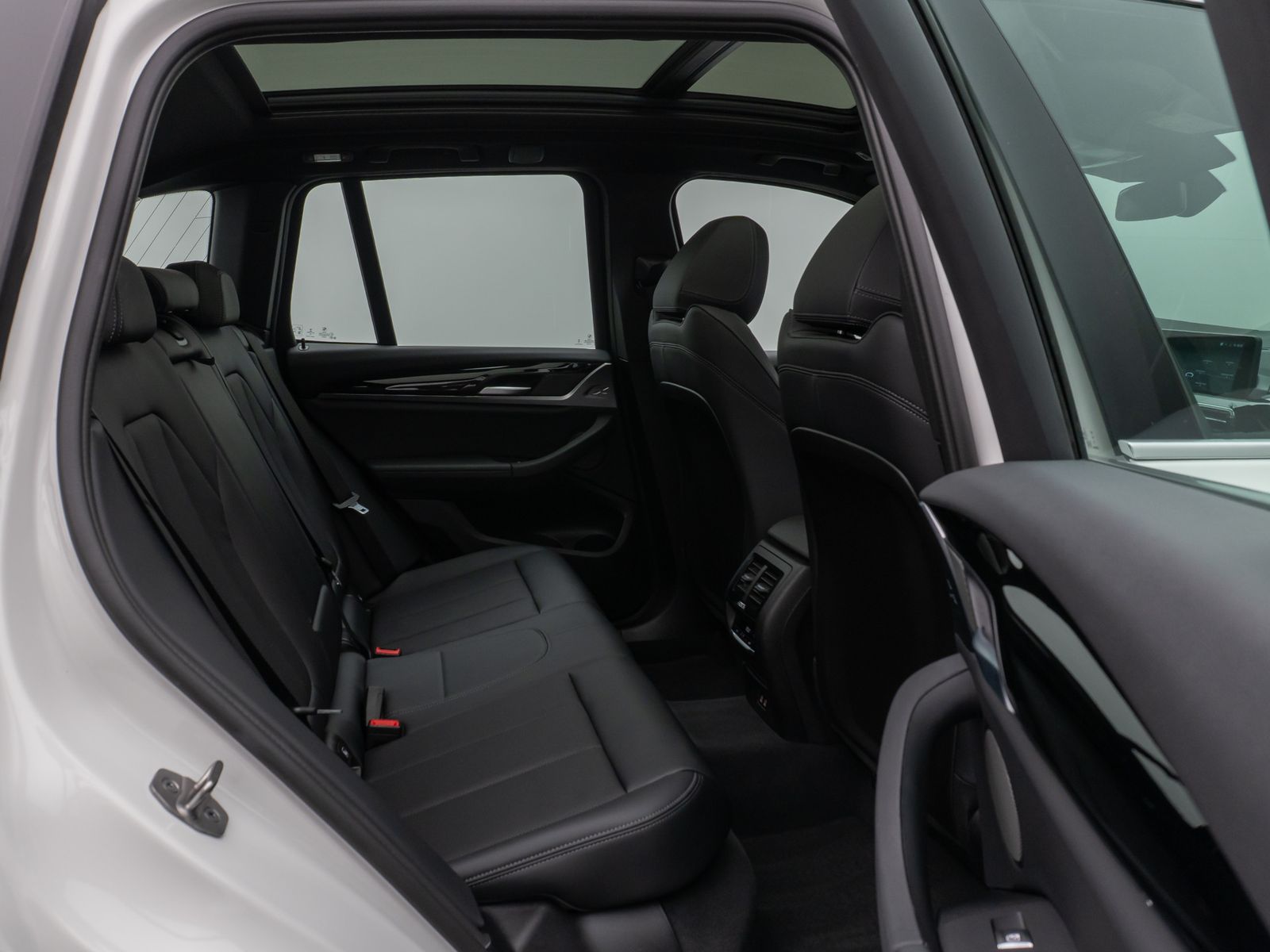 Fahrzeugabbildung BMW X3 xD30e  Panorama Kamera HUD DAB H/K AHK Sport