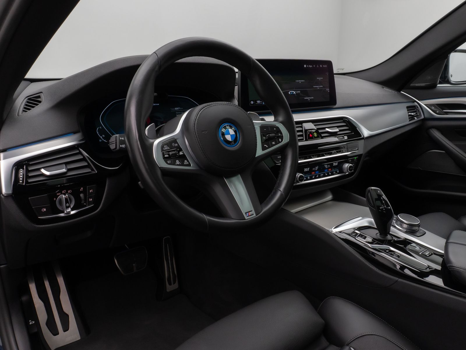 Fahrzeugabbildung BMW 530e xD M Sport Individual Panorama HUD H/K Voll